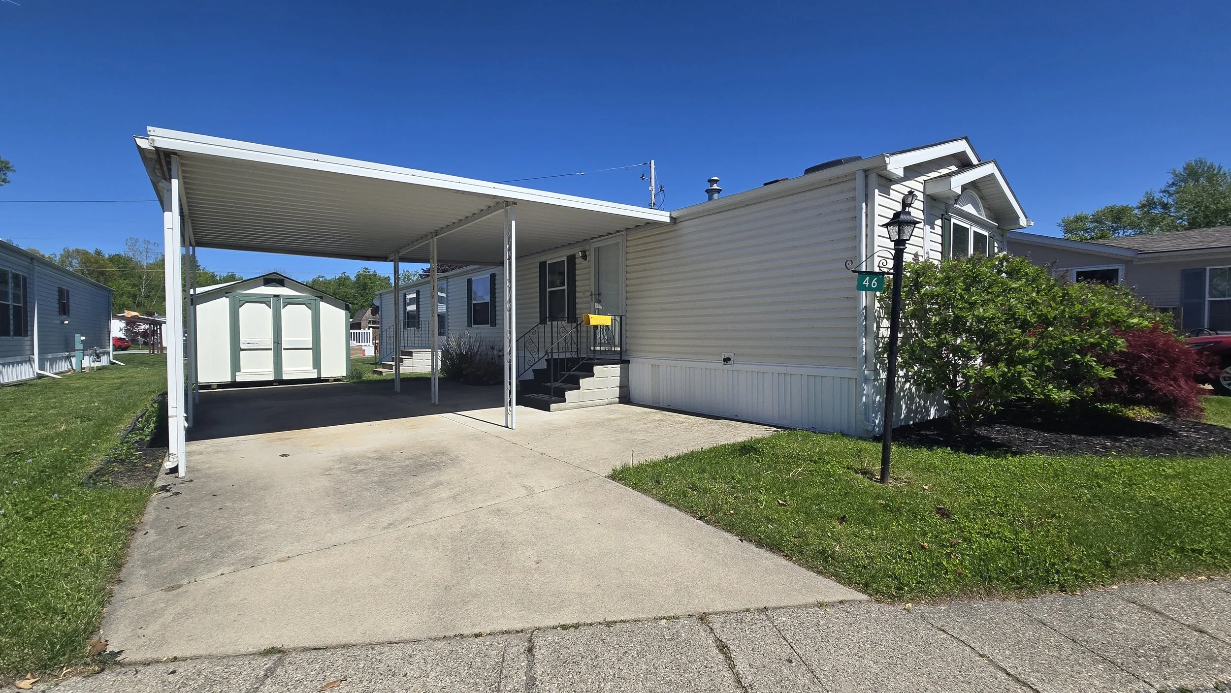 exterior 046.jpg