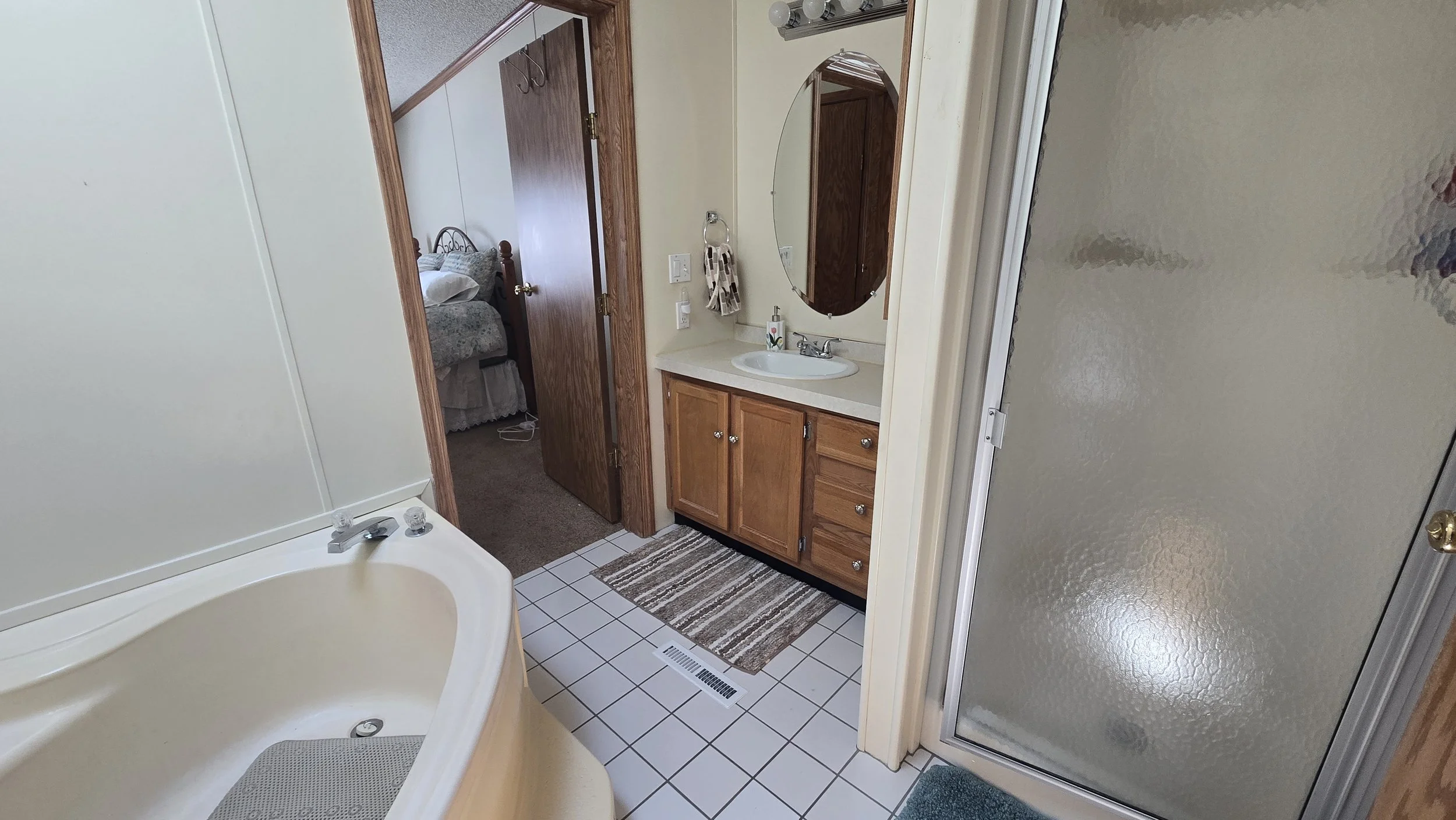 14 master bath.jpg