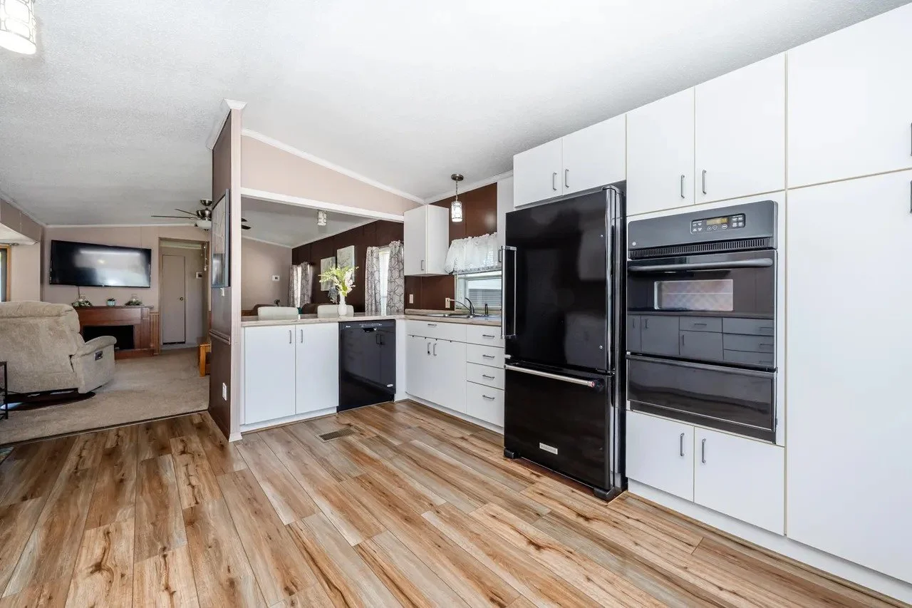 kitchen oven .jpg
