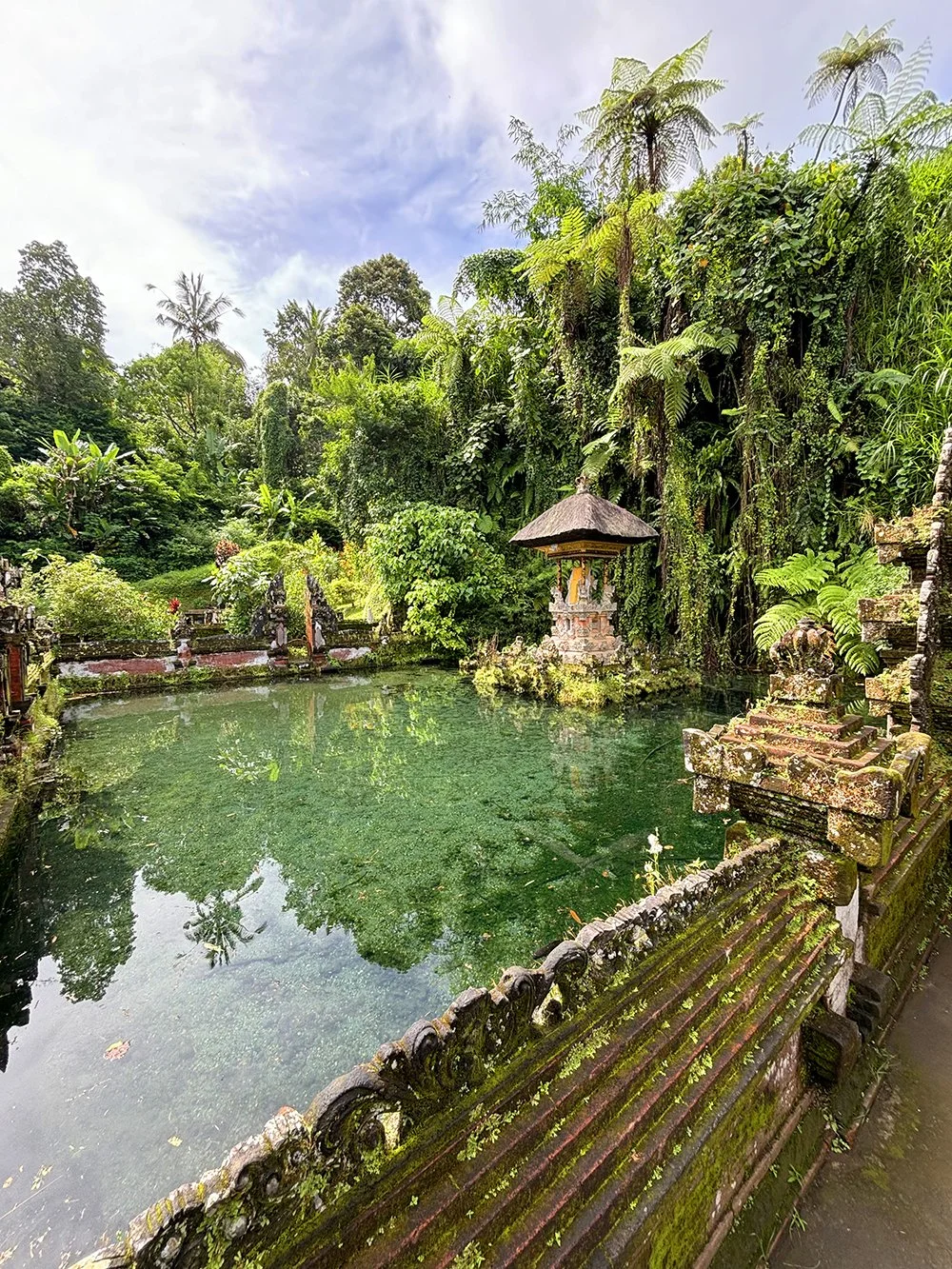 Balin a hindu vallás elképesztő templomokkal és magávalragadó érzéssel vár minden látogatót.