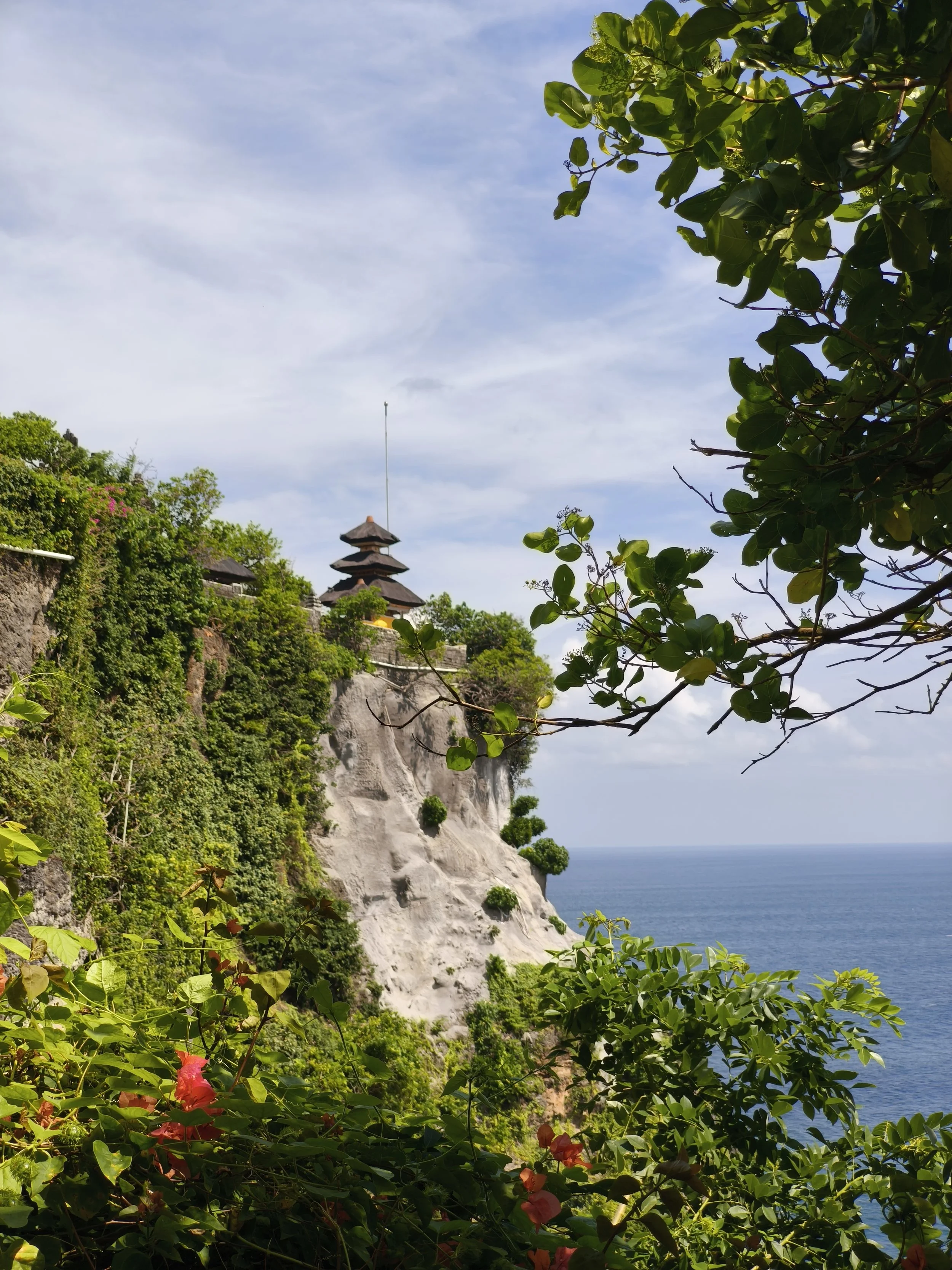 Uluwatu templom, ahol Bali legérdekesebb táncát, a Kecak táncot tudjuk megnézni.