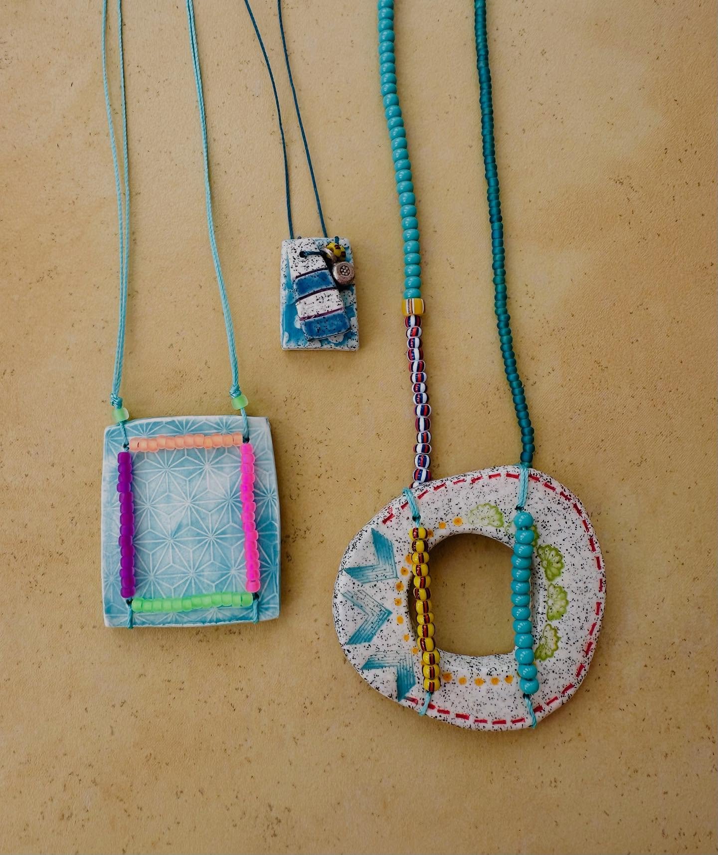 A sneak peek at the first batch of ceramic jewelry. Not quite in time for the holidays, but , oh well. Posting these in my shop soonish...:)
#ceramics #jewelrydesigner #handmadejewelry #ceramicjewelry #necklace #beads