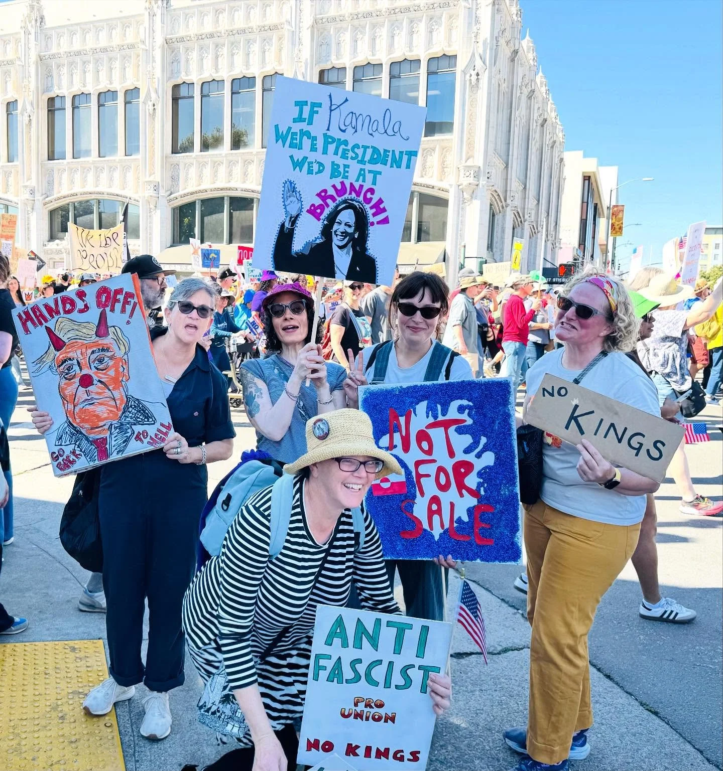 Oakland girls representing!  #nokingsdayprotest #nokings #fudt #nofascistusa #trumpsucks #510 #kamala #imissobama #fydt