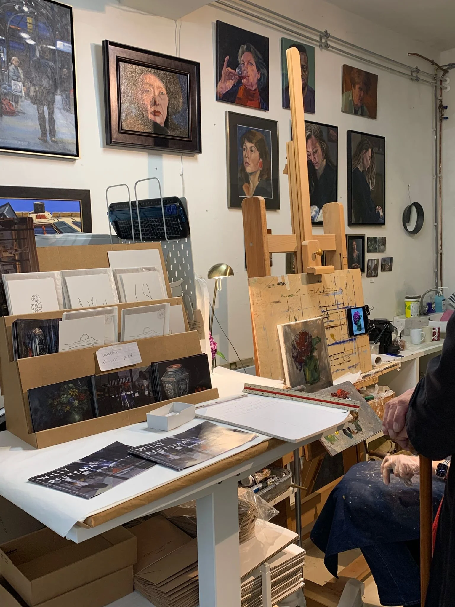 The Room Where Colour Decides Itself