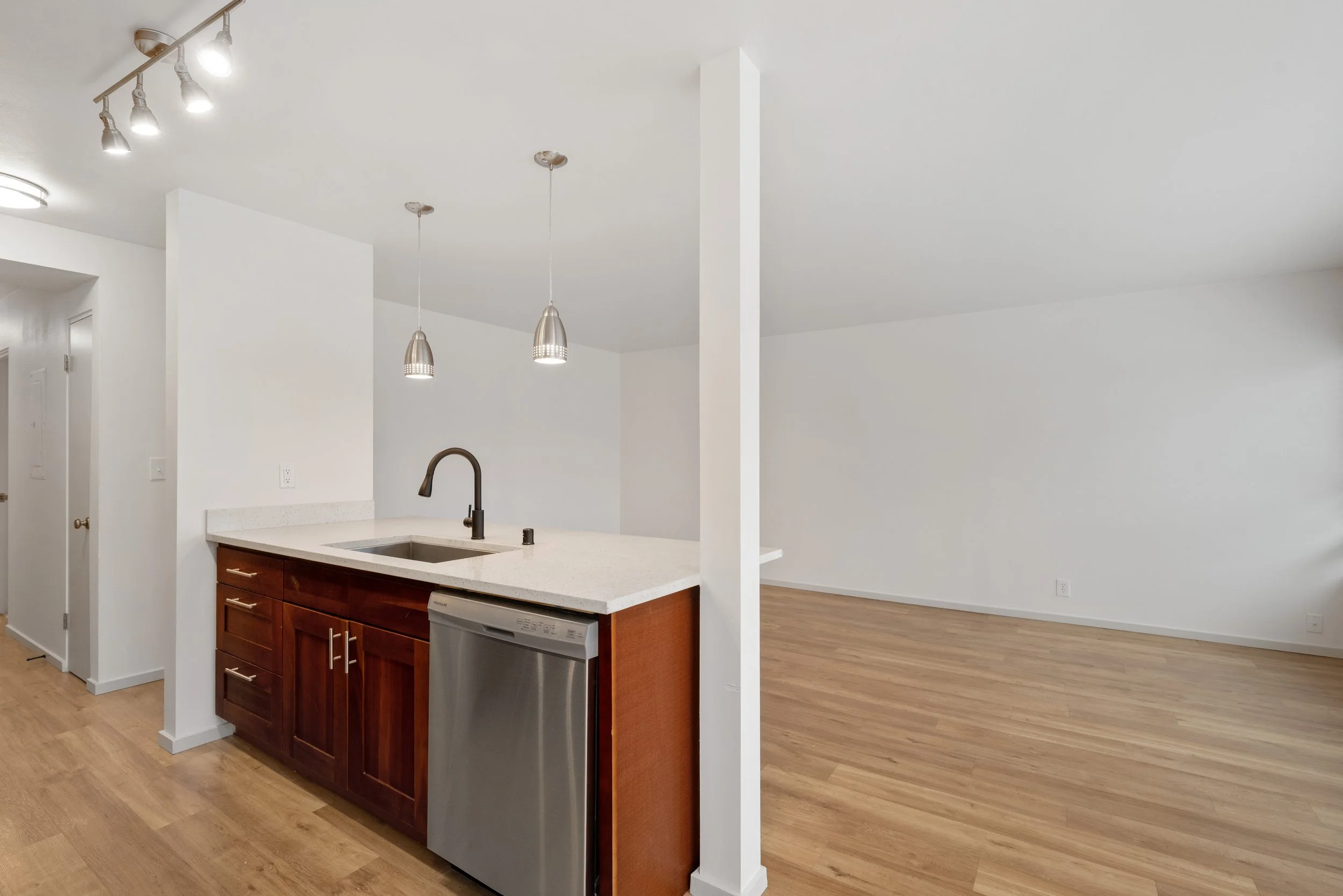 13-320 W Republican St 1-6-26-13.jpg