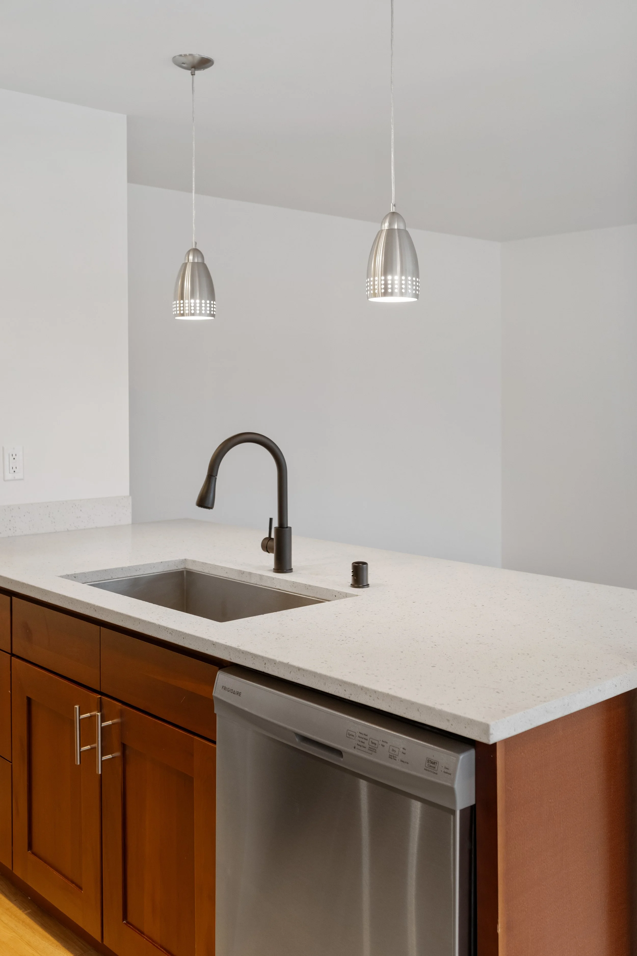 14-320 W Republican St 1-6-26-14.jpg