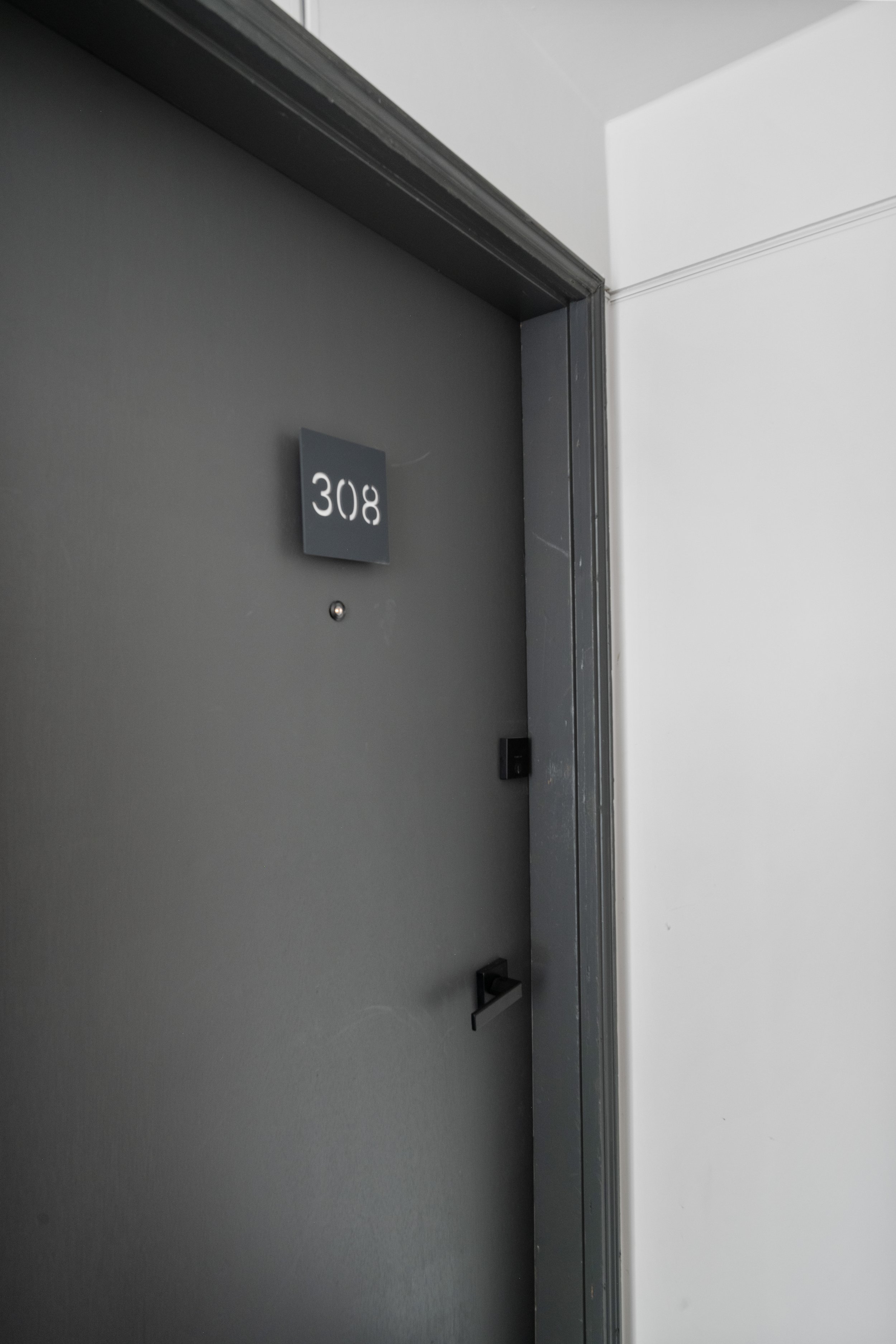 21-320 W Republican St 1-6-26-21.jpg