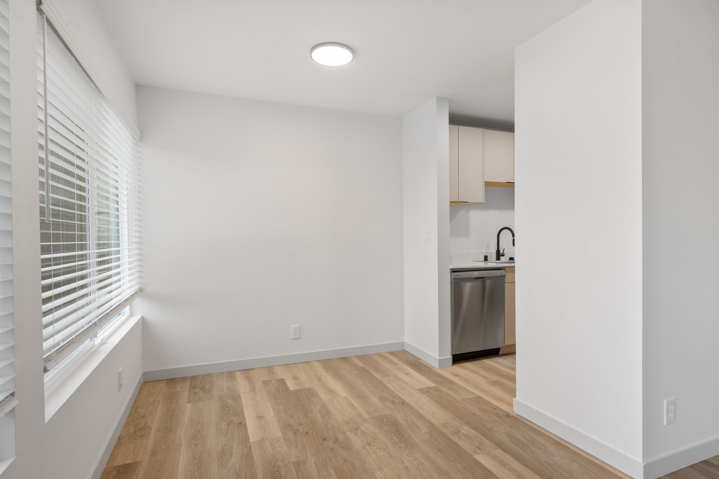 26-320 W Republican St 1-6-26-26.jpg