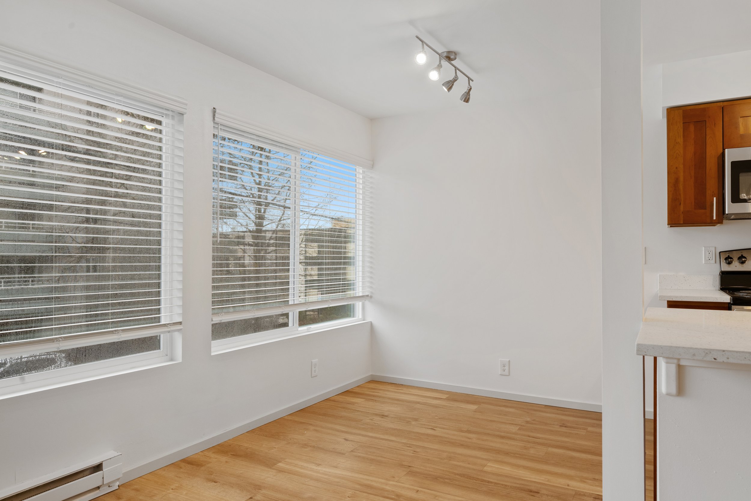 10-320 W Republican St 1-6-26-10.jpg