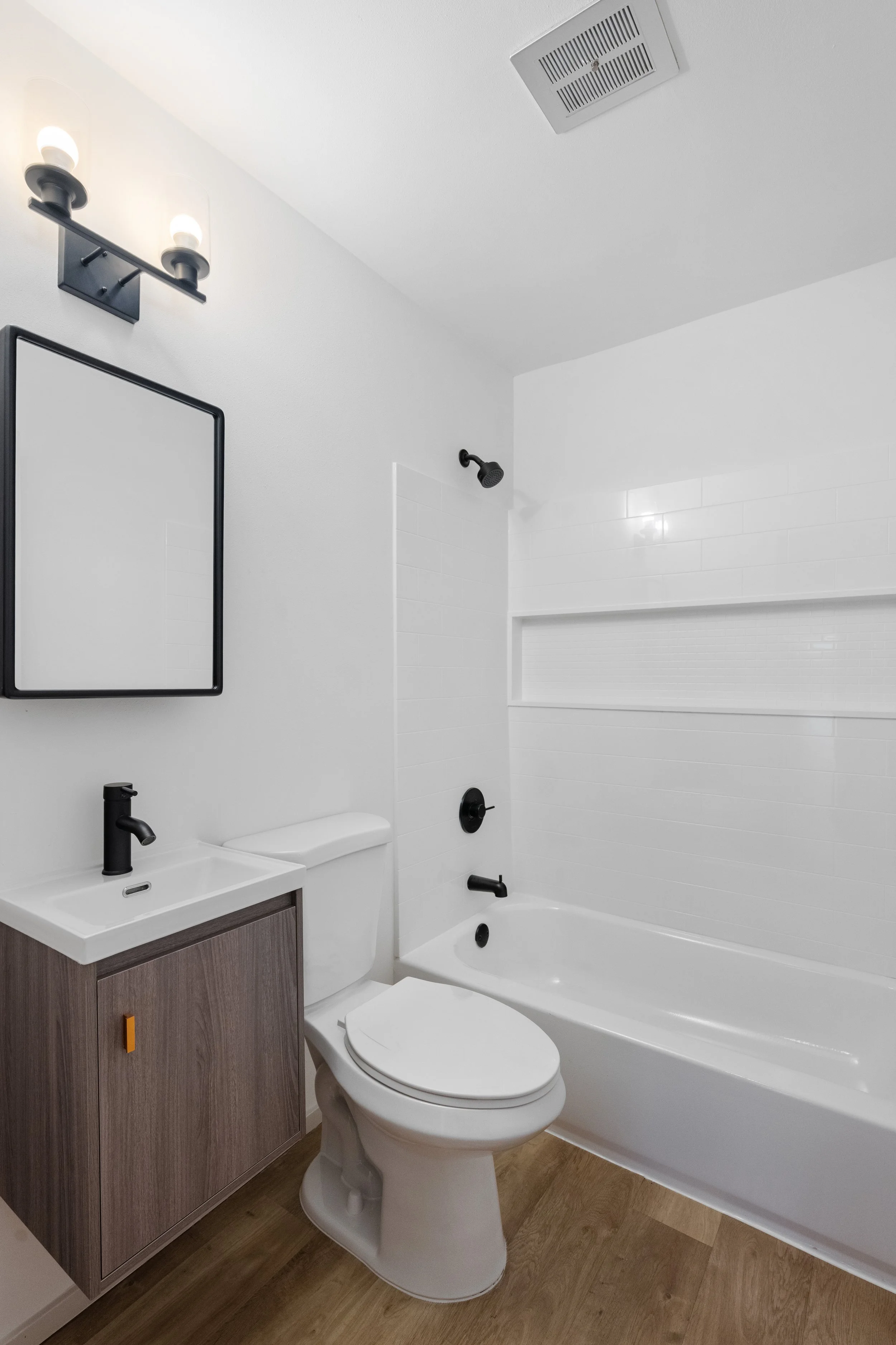 16-320 W Republican St 1-6-26-16.jpg