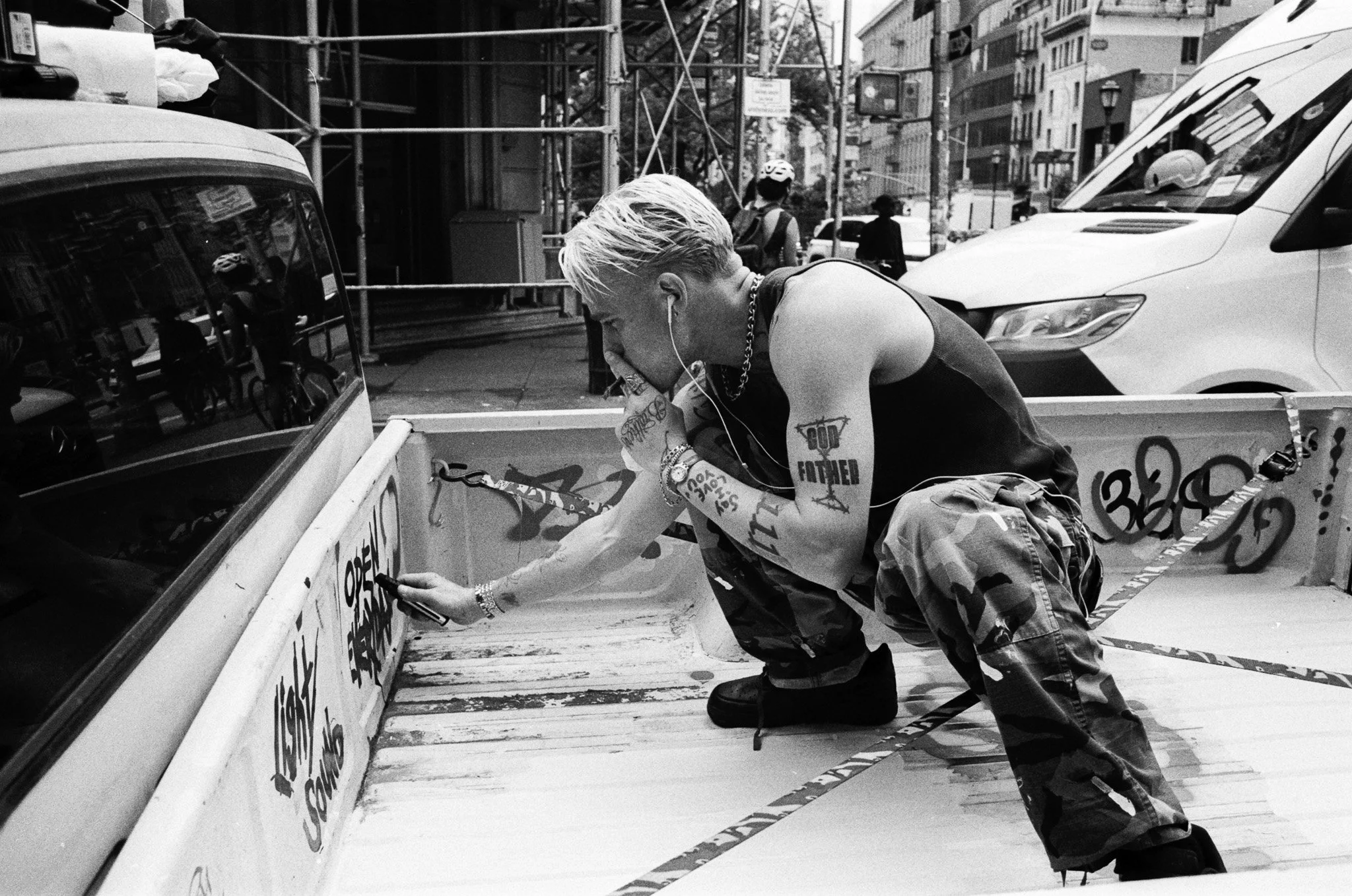 Sean Martini, creator of Say "I Love You" painting his truck and an original piece for Isa after sharing a personal and moving story on the origin of the phrase.