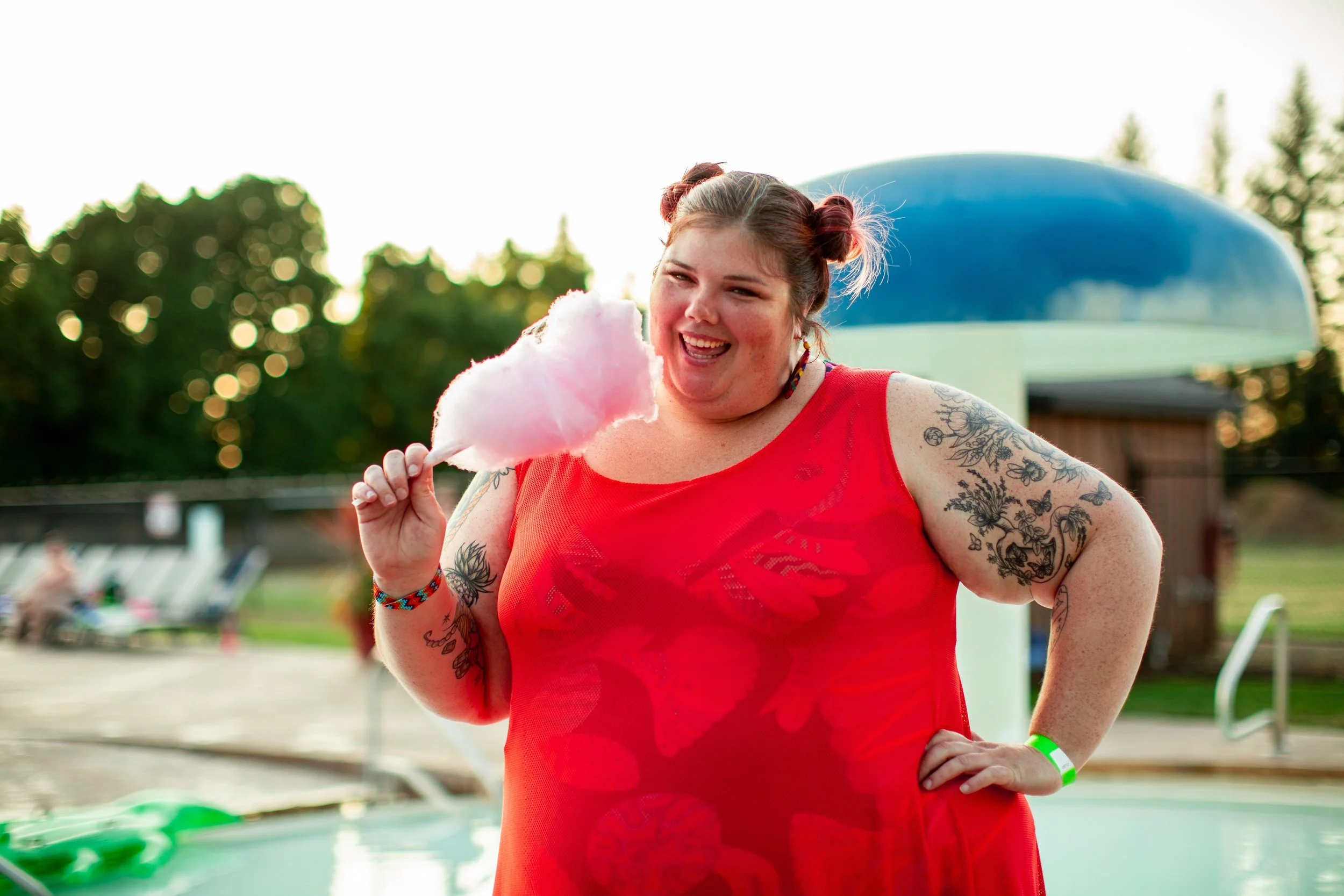 woman with cotton candy looking for a body image therapist in tampa