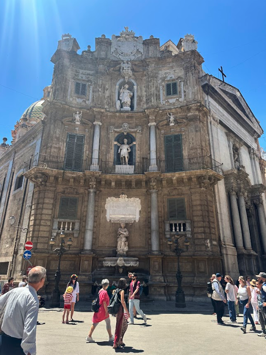 A curved Baroque-style building in the city of Palermo.