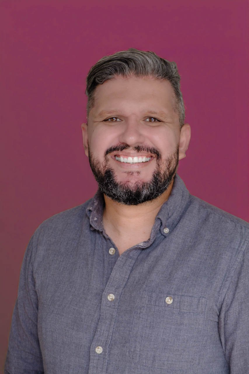Hugo Castro HEadshot