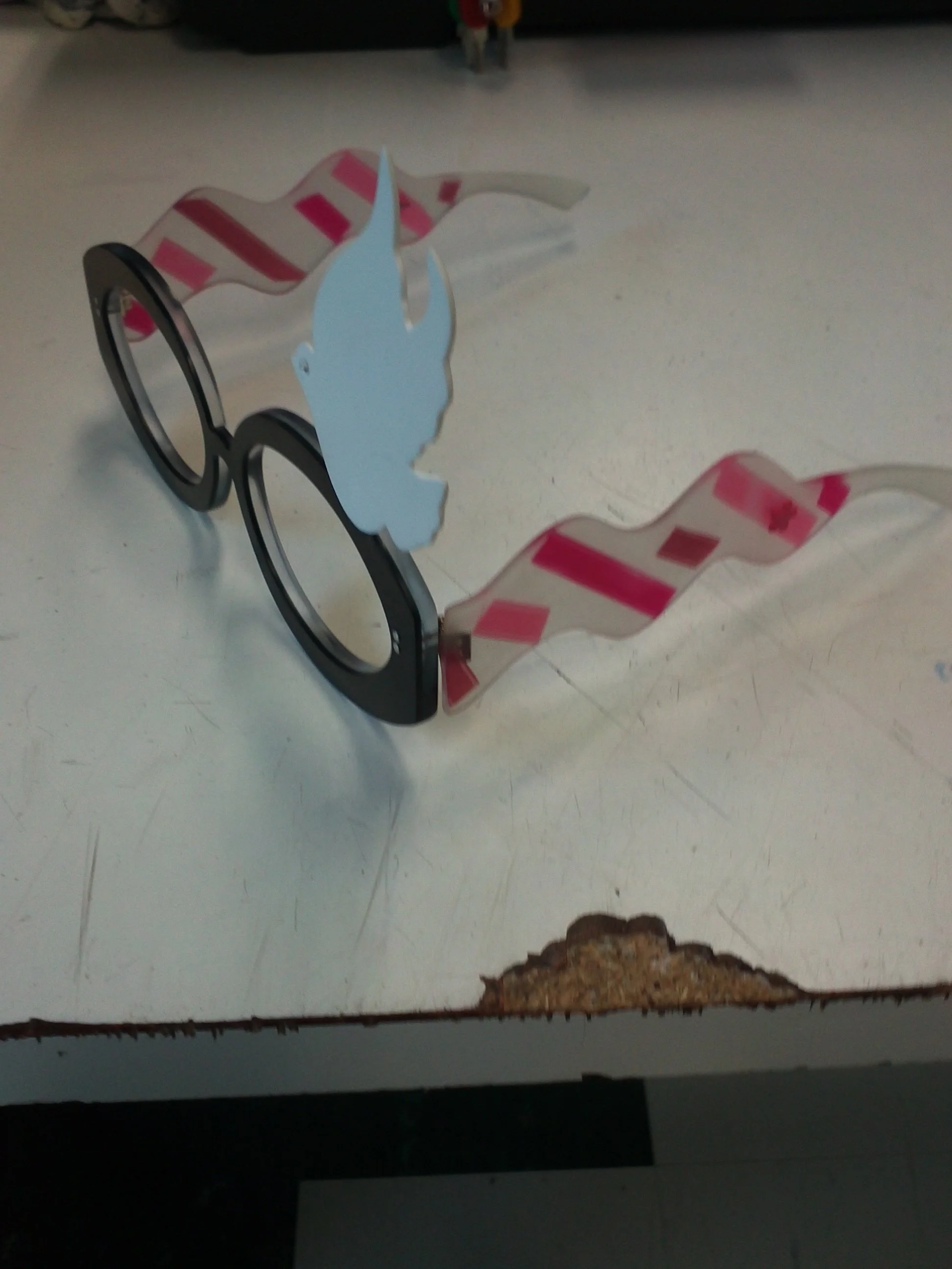 Lunettes en plastique fabriqué par une opticienne.
