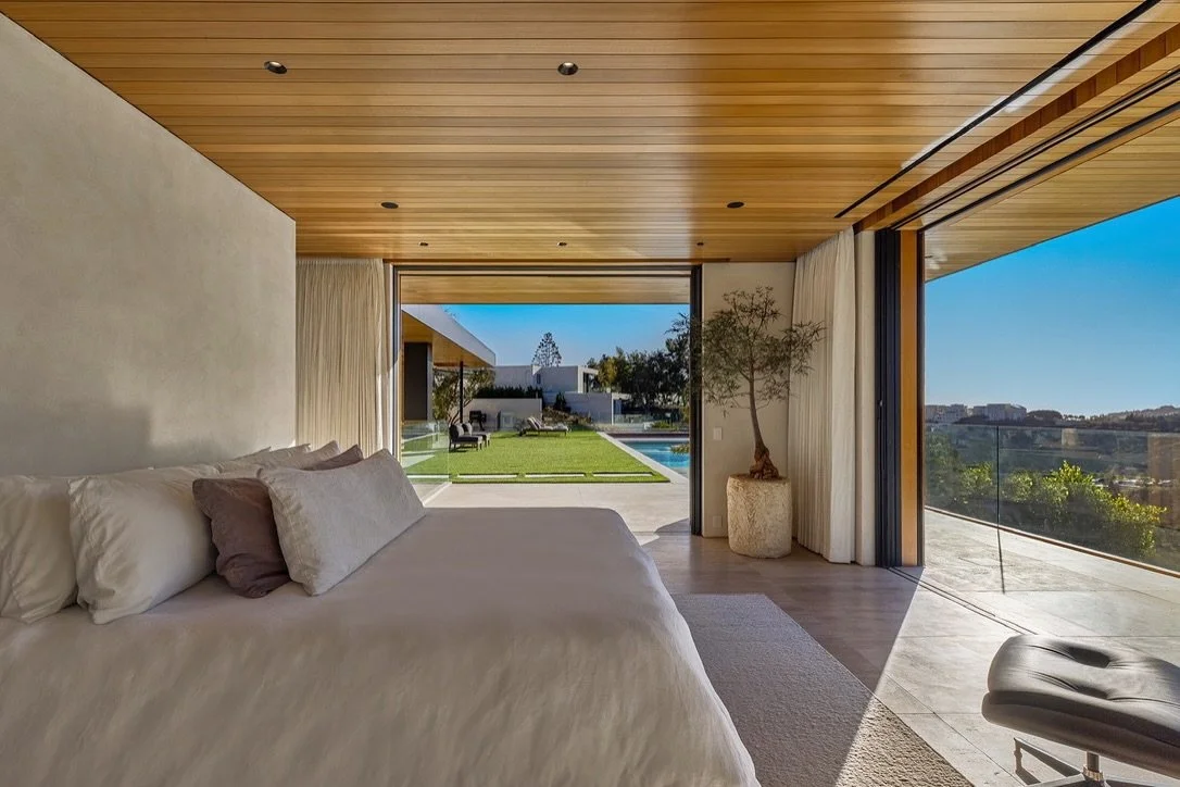 Framed for the view. Built for the breeze. TITONI takes SEAMLESS to a whole new level.

Windows and Doors: TITONI | OTIIMA USA
Architect: @wolcottarchitecture 
Developer: @brawi 

#luxurywindows #windowsanddoors #windows #slidingdoors #luxuryhome