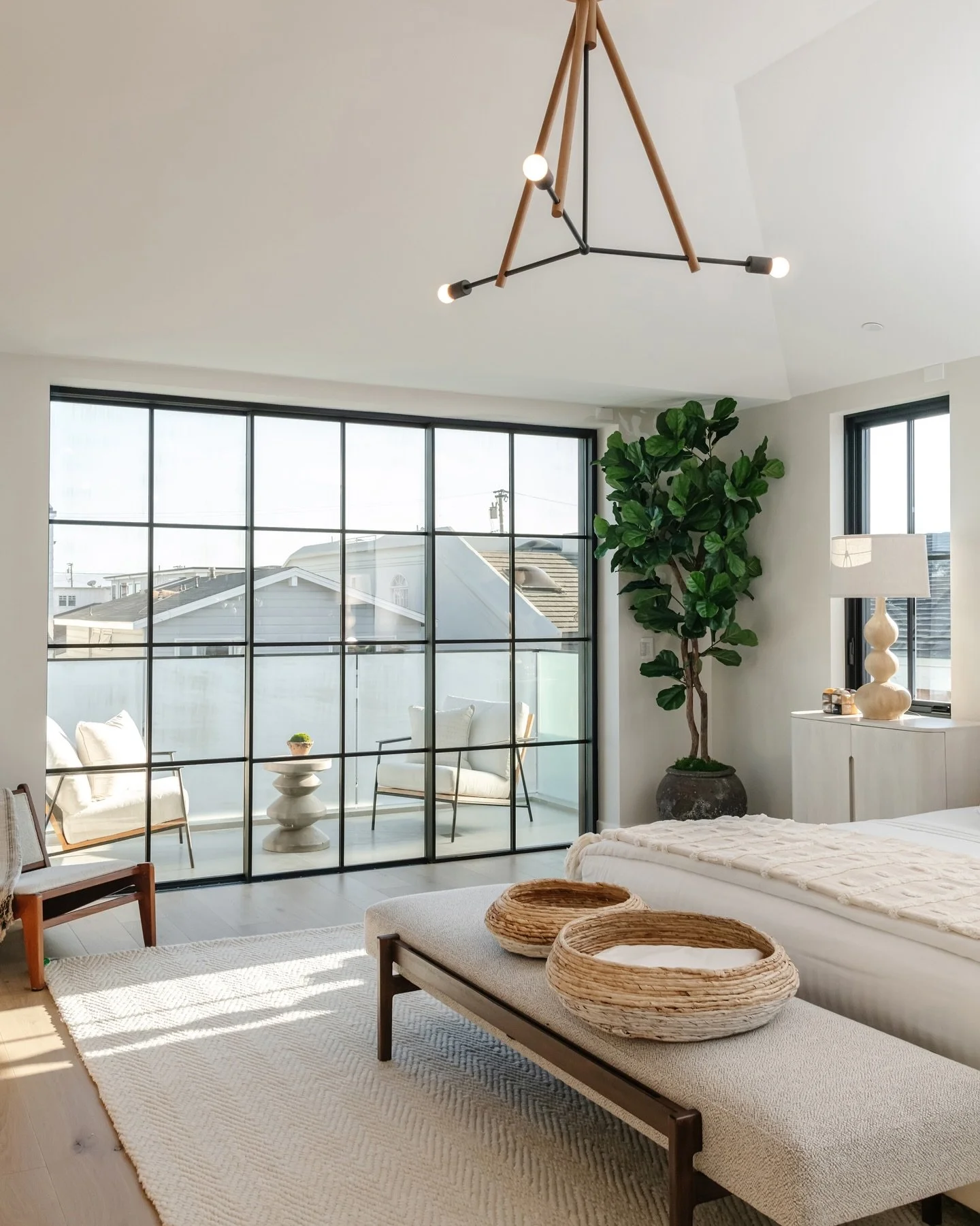 When great minds align, great design happens. This 7th Street residence is a testament to an amazing collaboration.

Windows and Doors: TITONI | OTIIMA USA
Architect: @jfournierdesign 
Builder: @rjsmithconstruction_ 
Interior Designer: @wendyworddesi