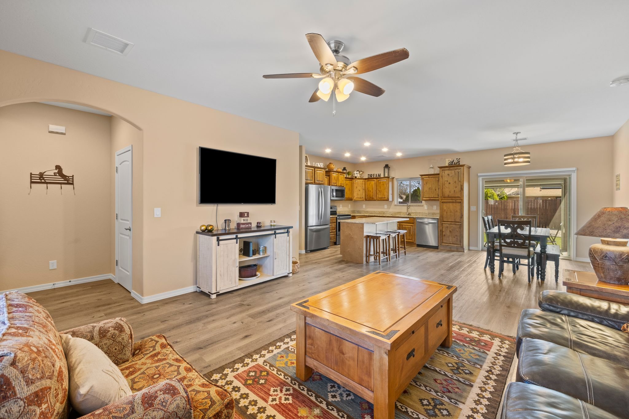 045-Living Room.jpg