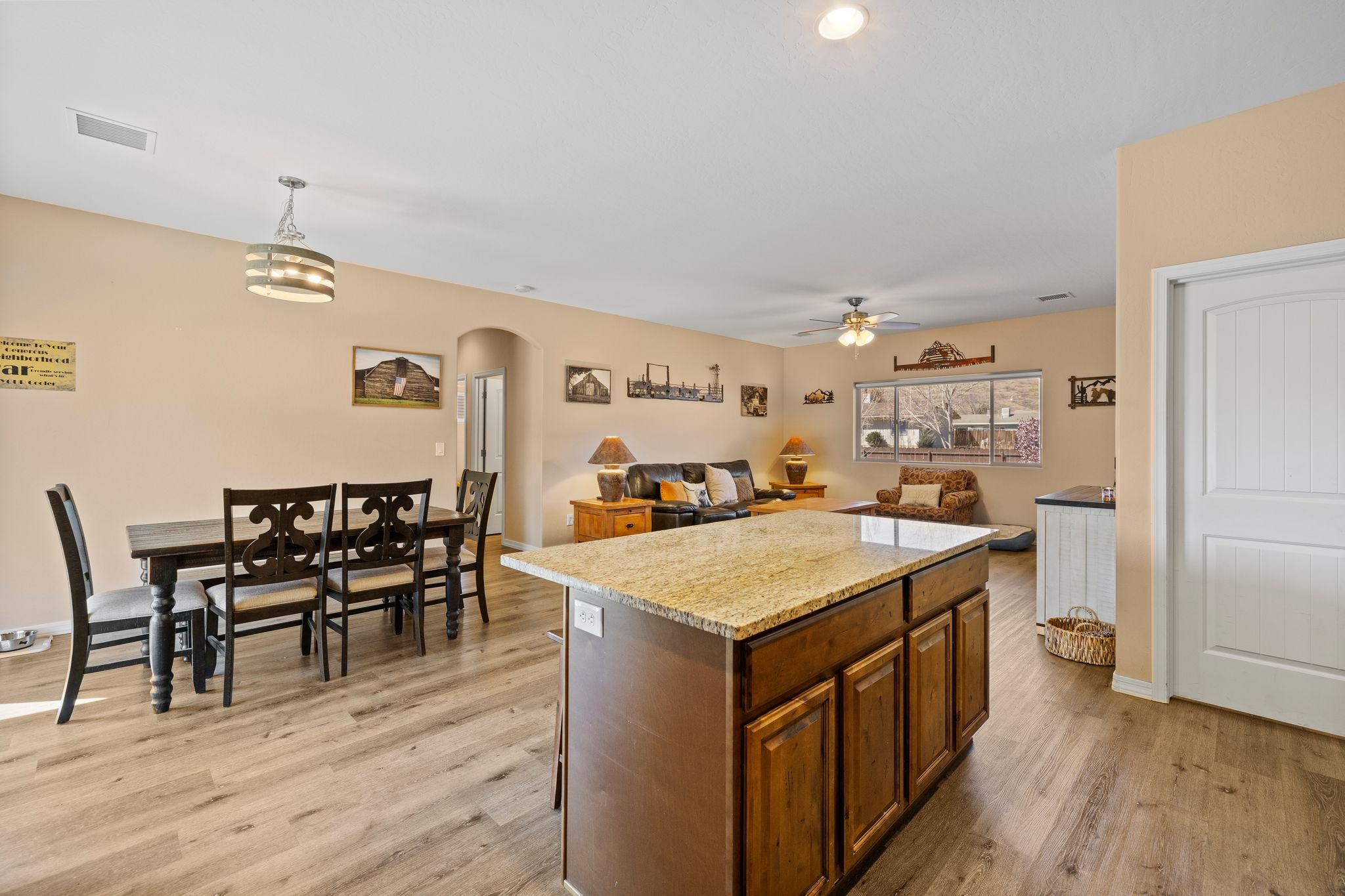 069-Kitchen.jpg