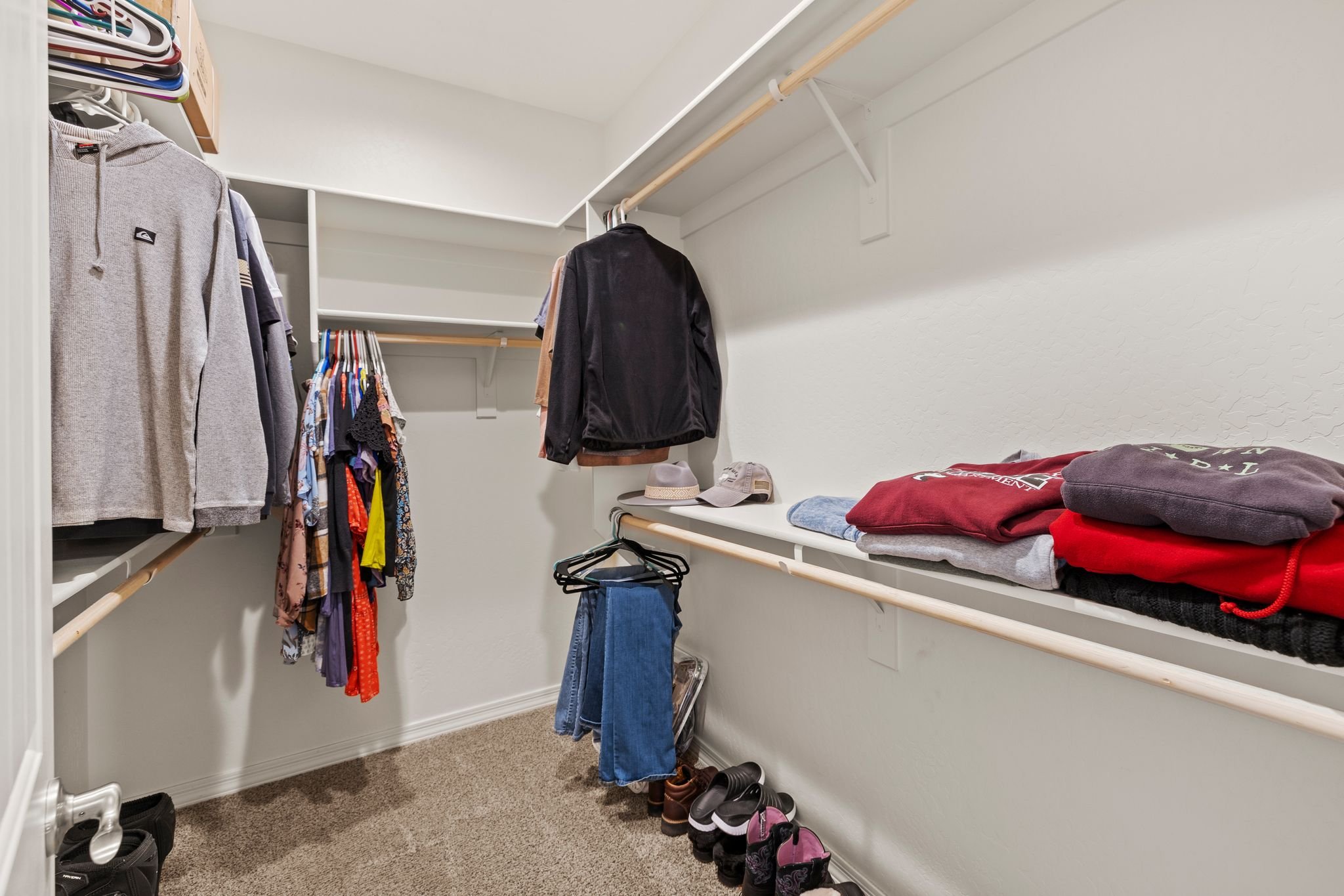 095-Primary Closet.jpg