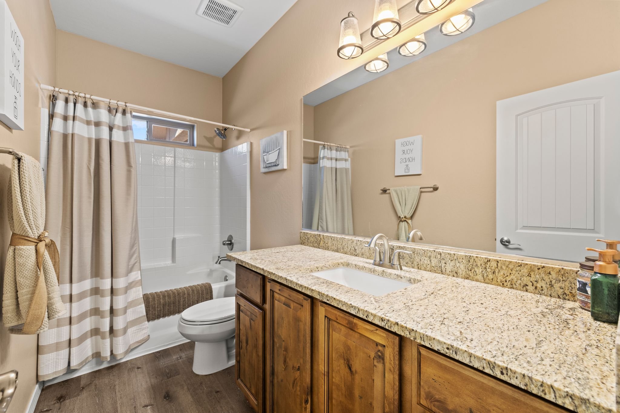 125-Bathroom #1.jpg