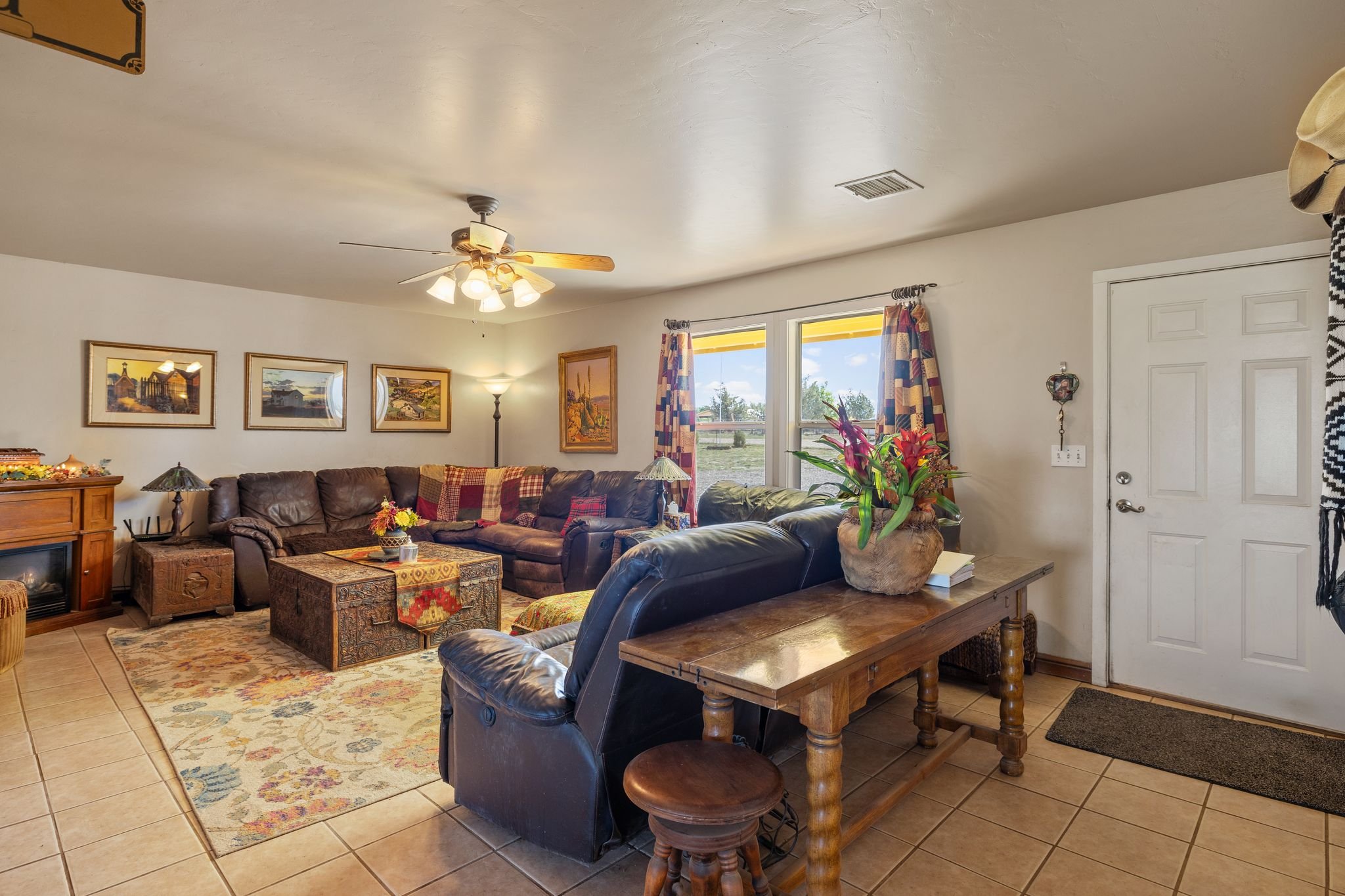 006-Living Room.jpg