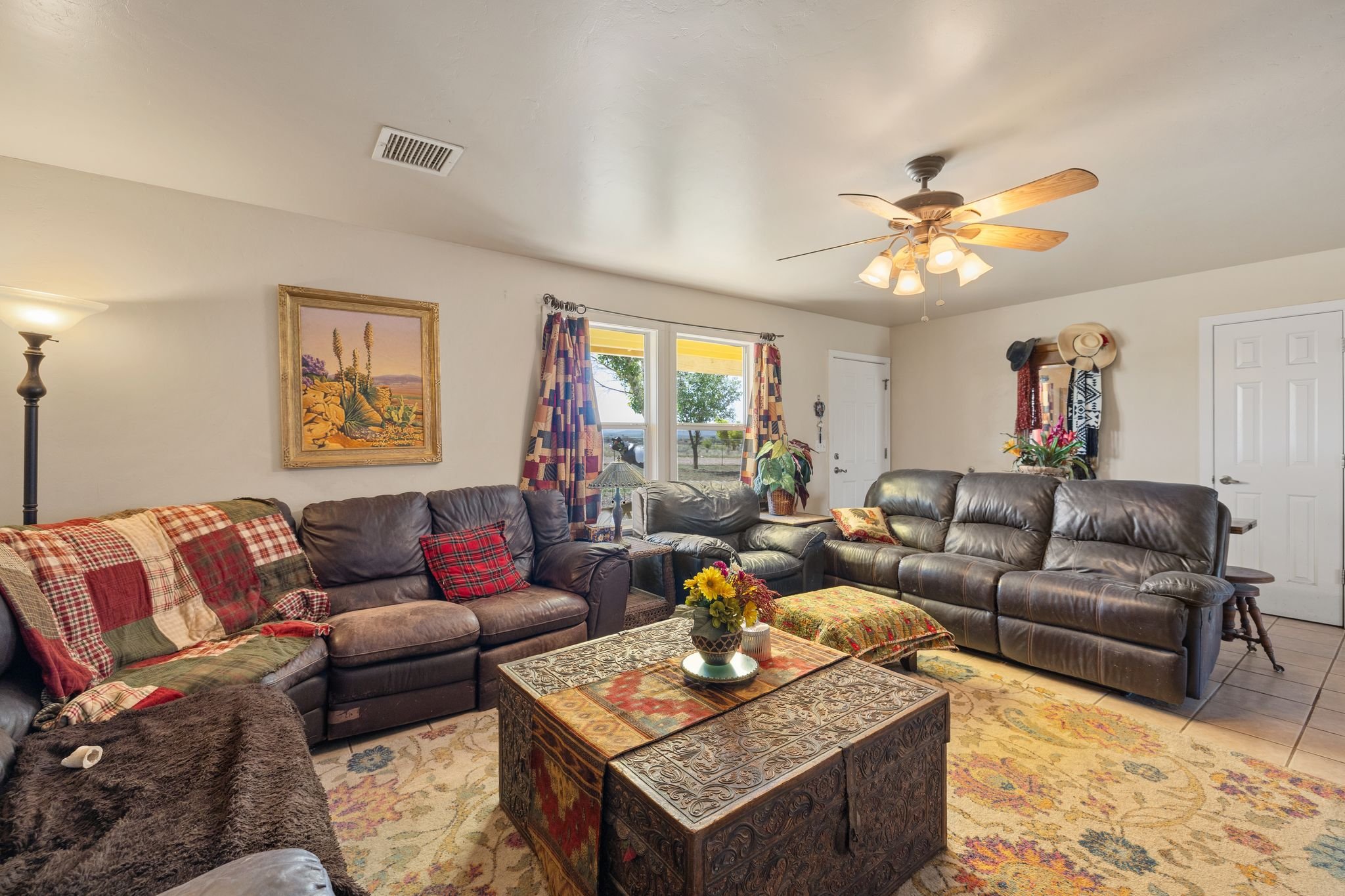 008-Living Room.jpg