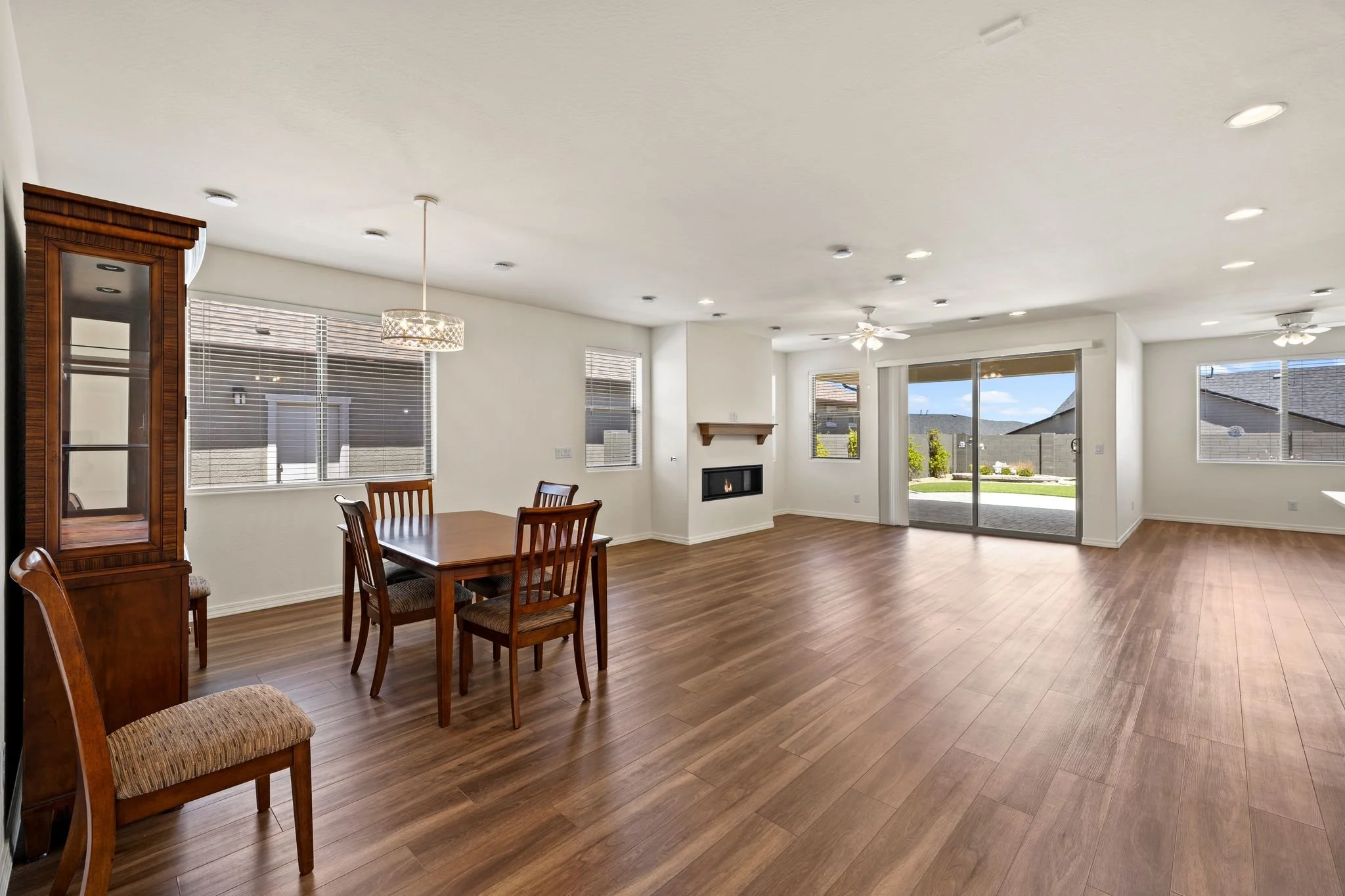 045-Dining Room.jpg