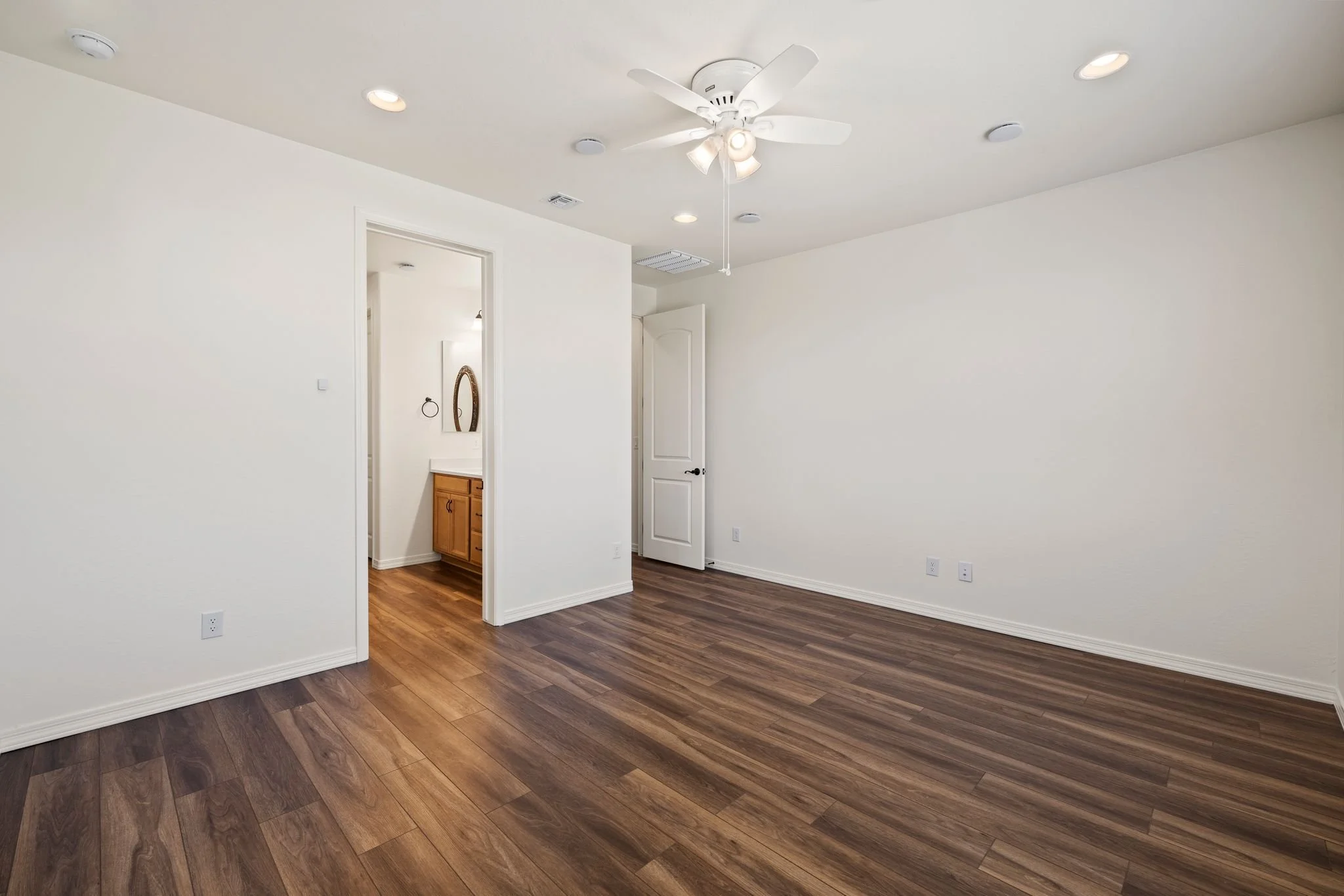 125-Primary Bedroom.jpg