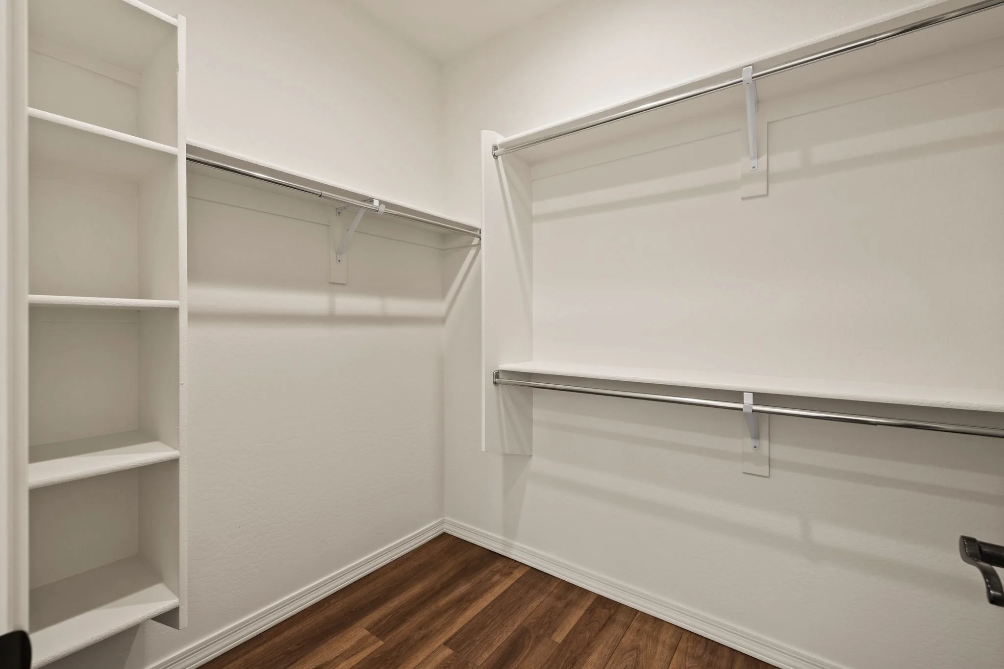 140-Primary Closet.jpg