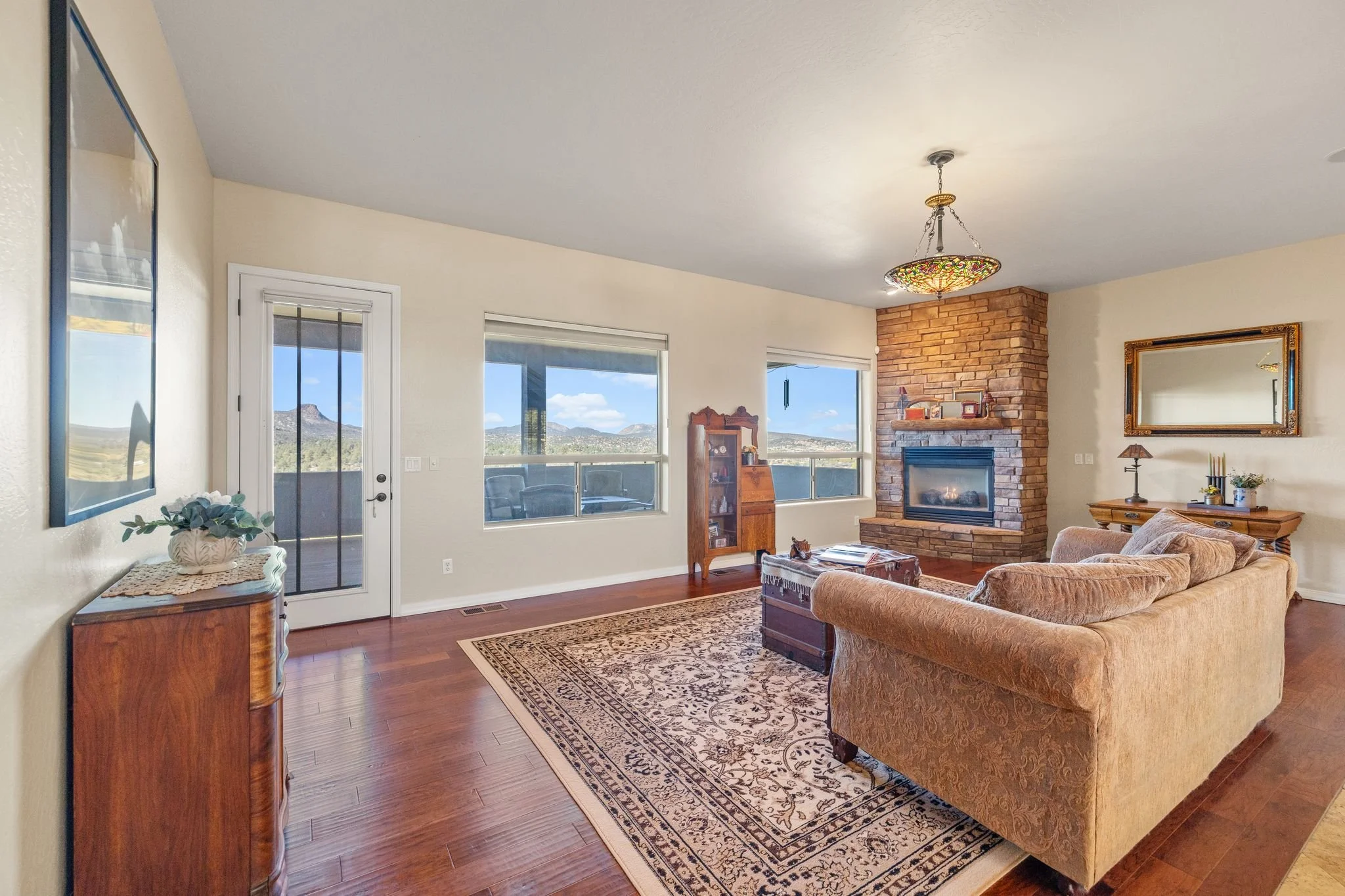 029-Living Room.jpg
