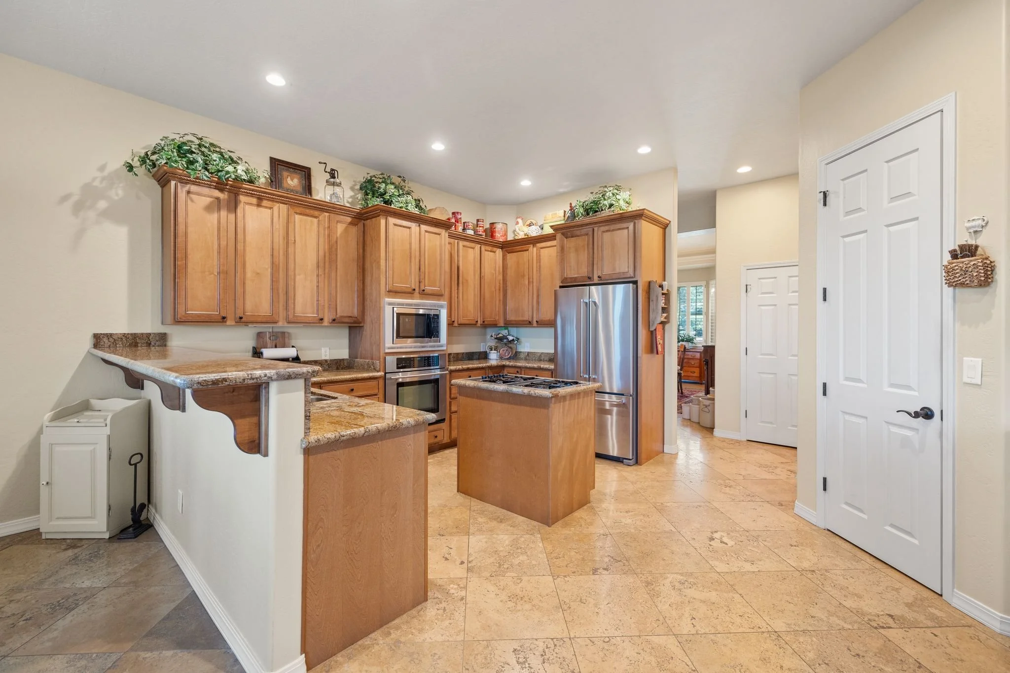 064-Kitchen.jpg