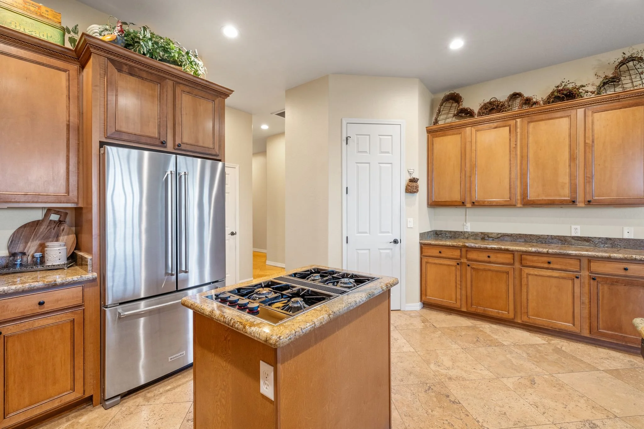 074-Kitchen.jpg