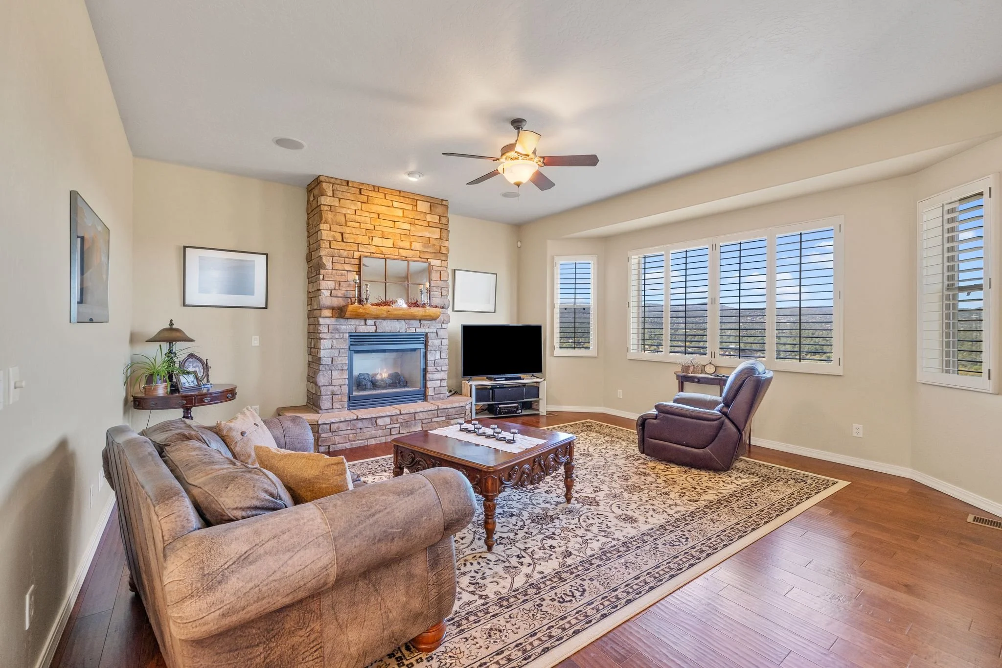089-Living Room 2.jpg