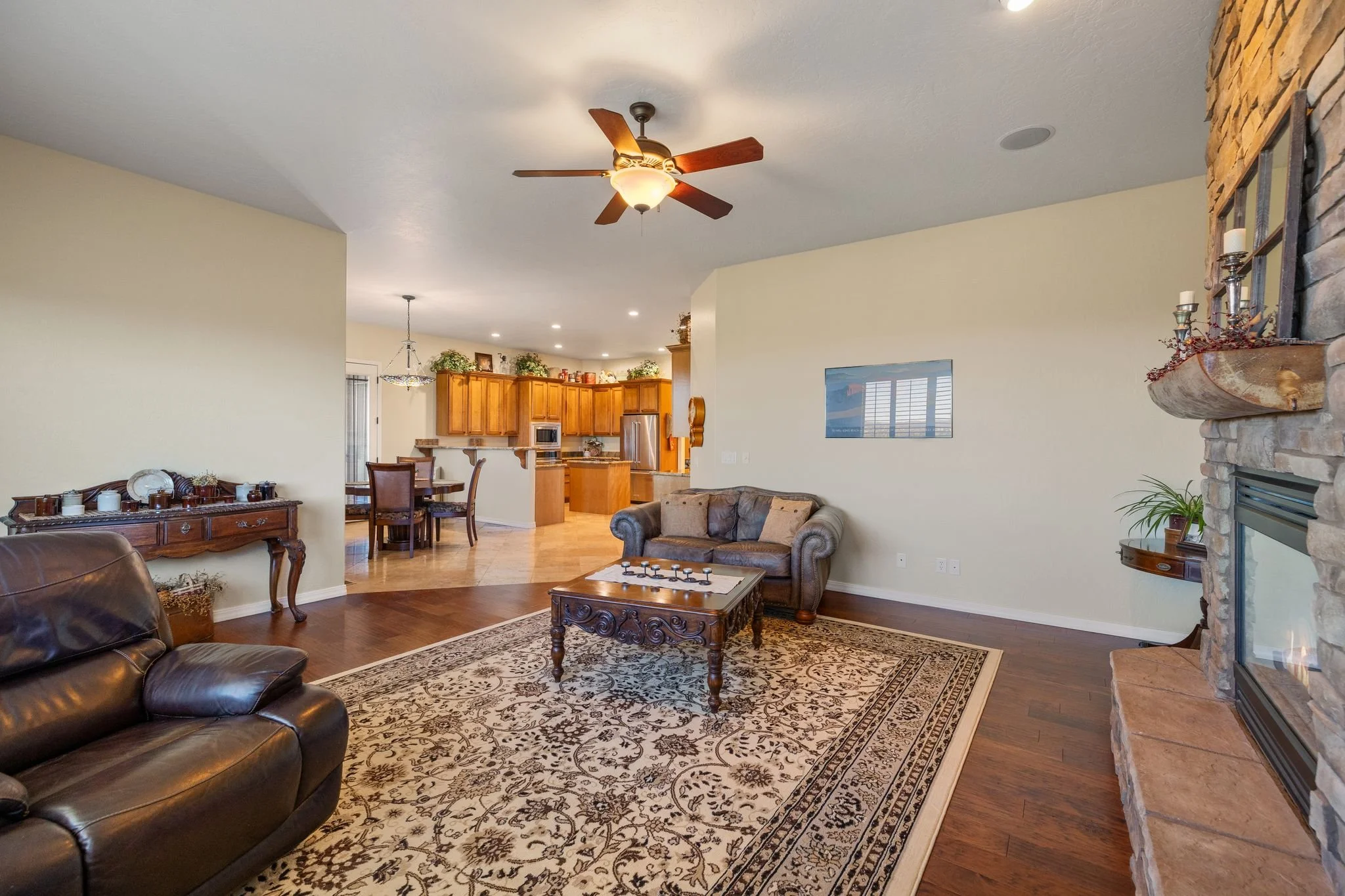 099-Living Room 2.jpg