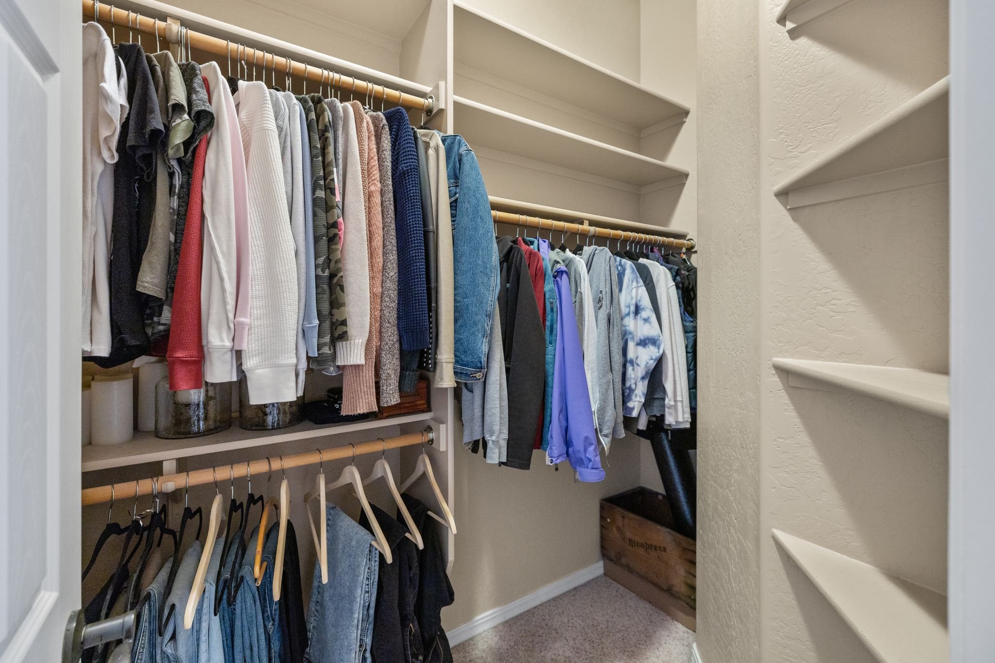164-Primary Closet.jpg