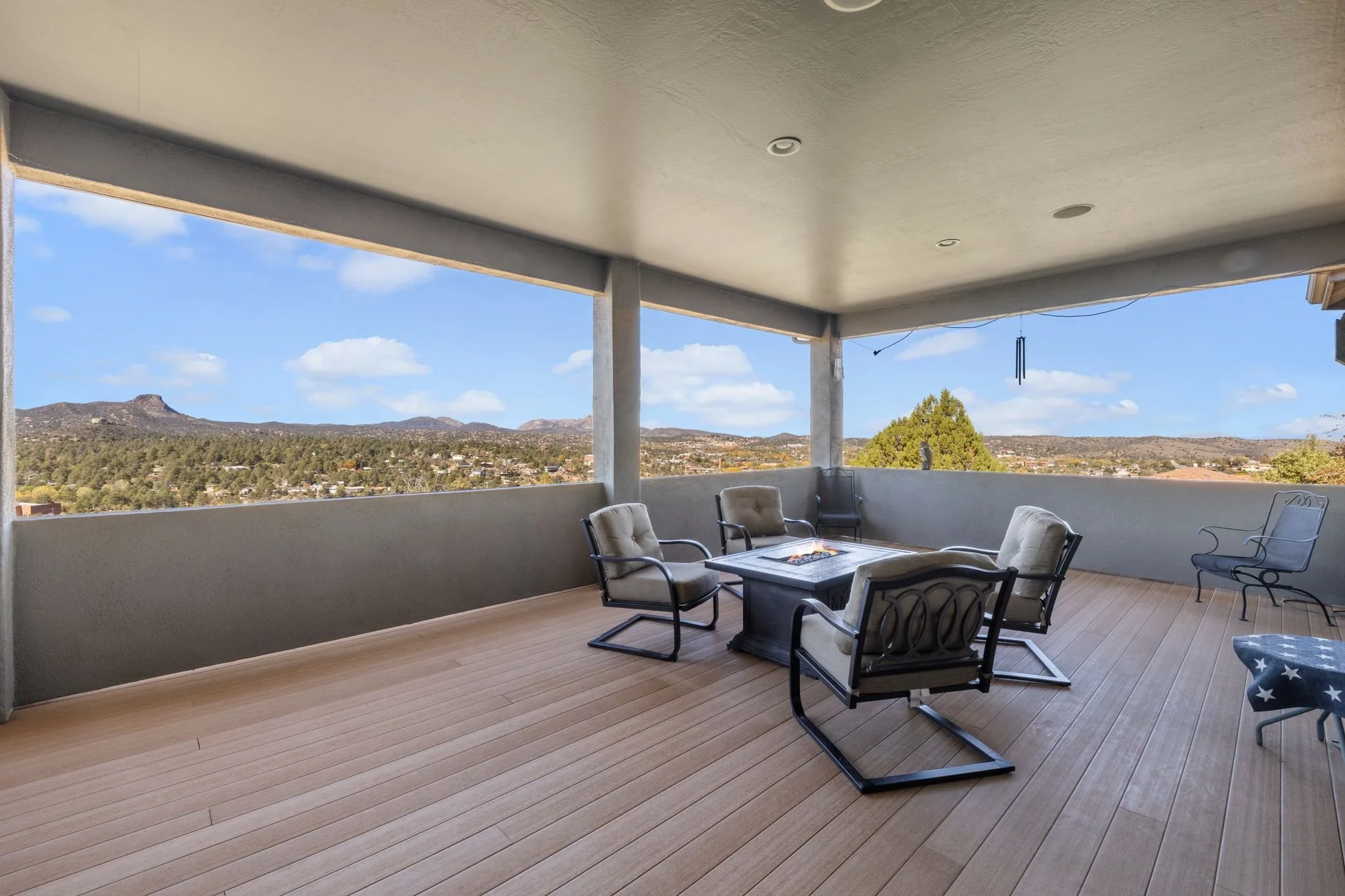 195-Patio 1.jpg