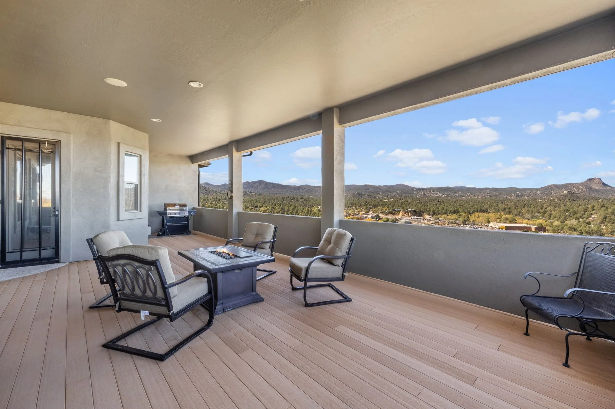 205-Patio 1.jpg