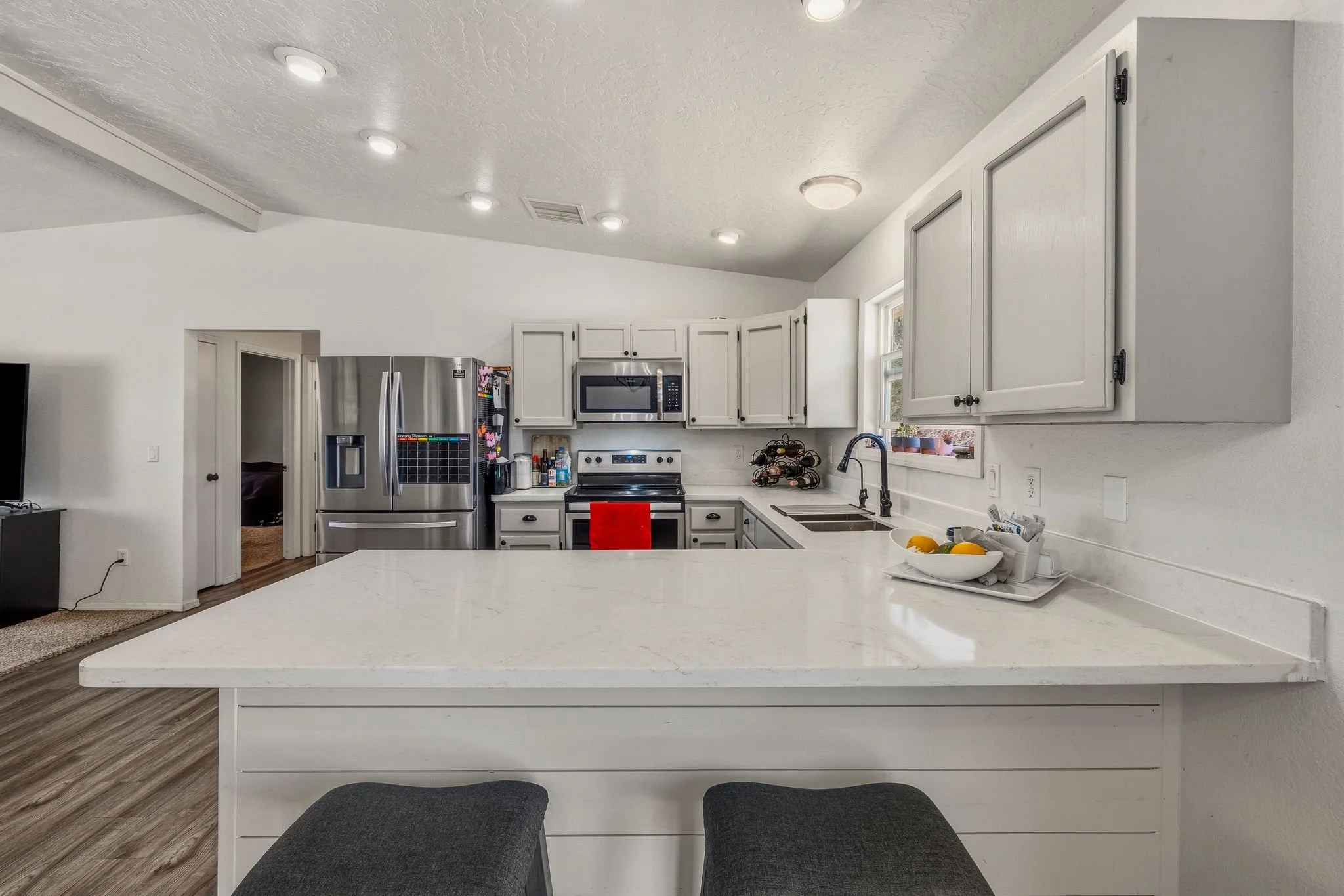 037-Kitchen.jpg