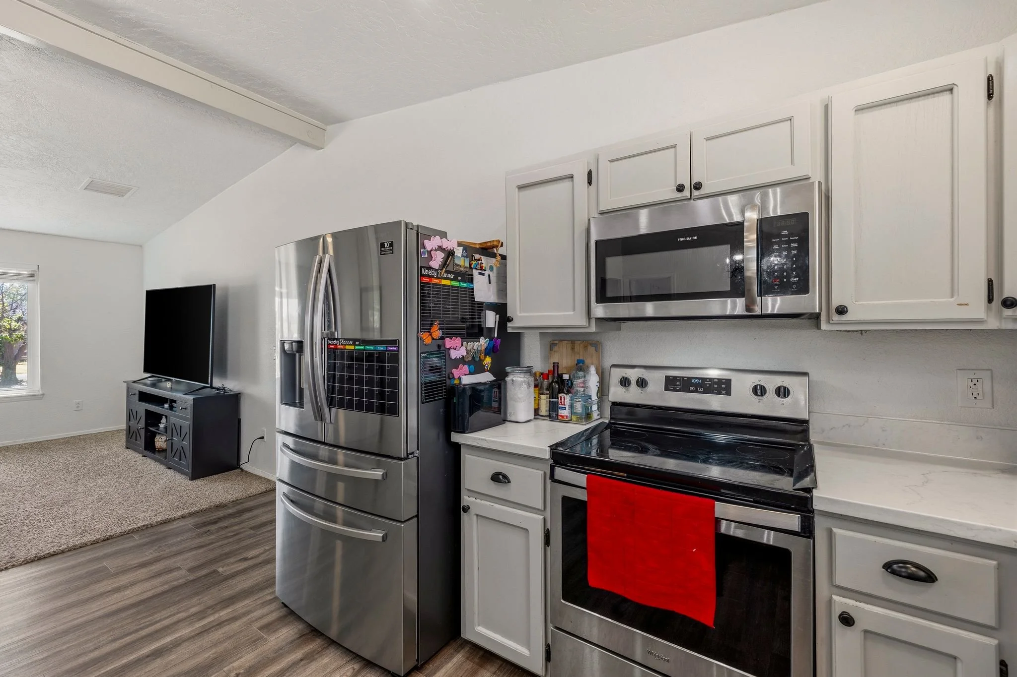 047-Kitchen.jpg