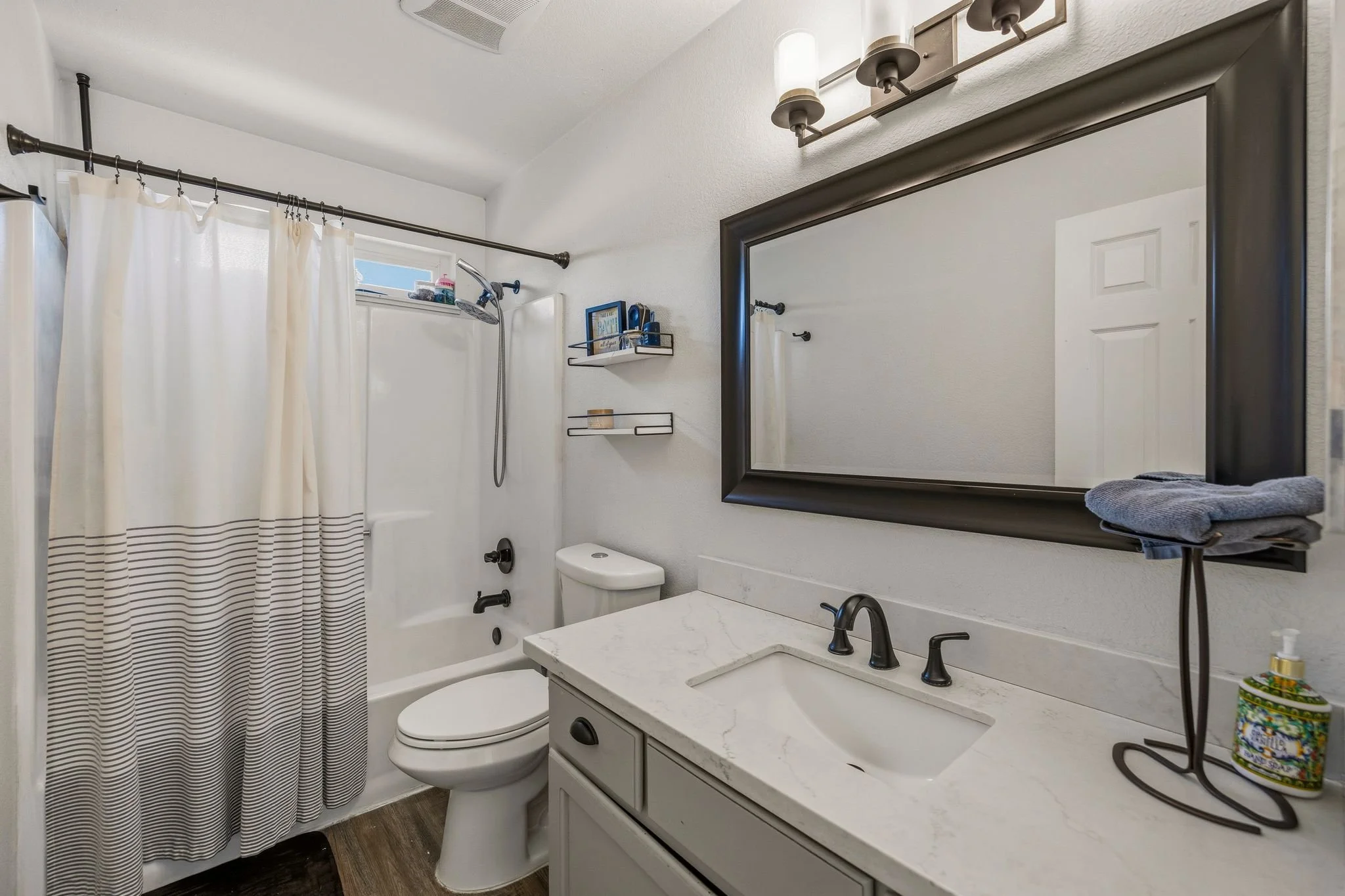 082-Bathroom #1.jpg