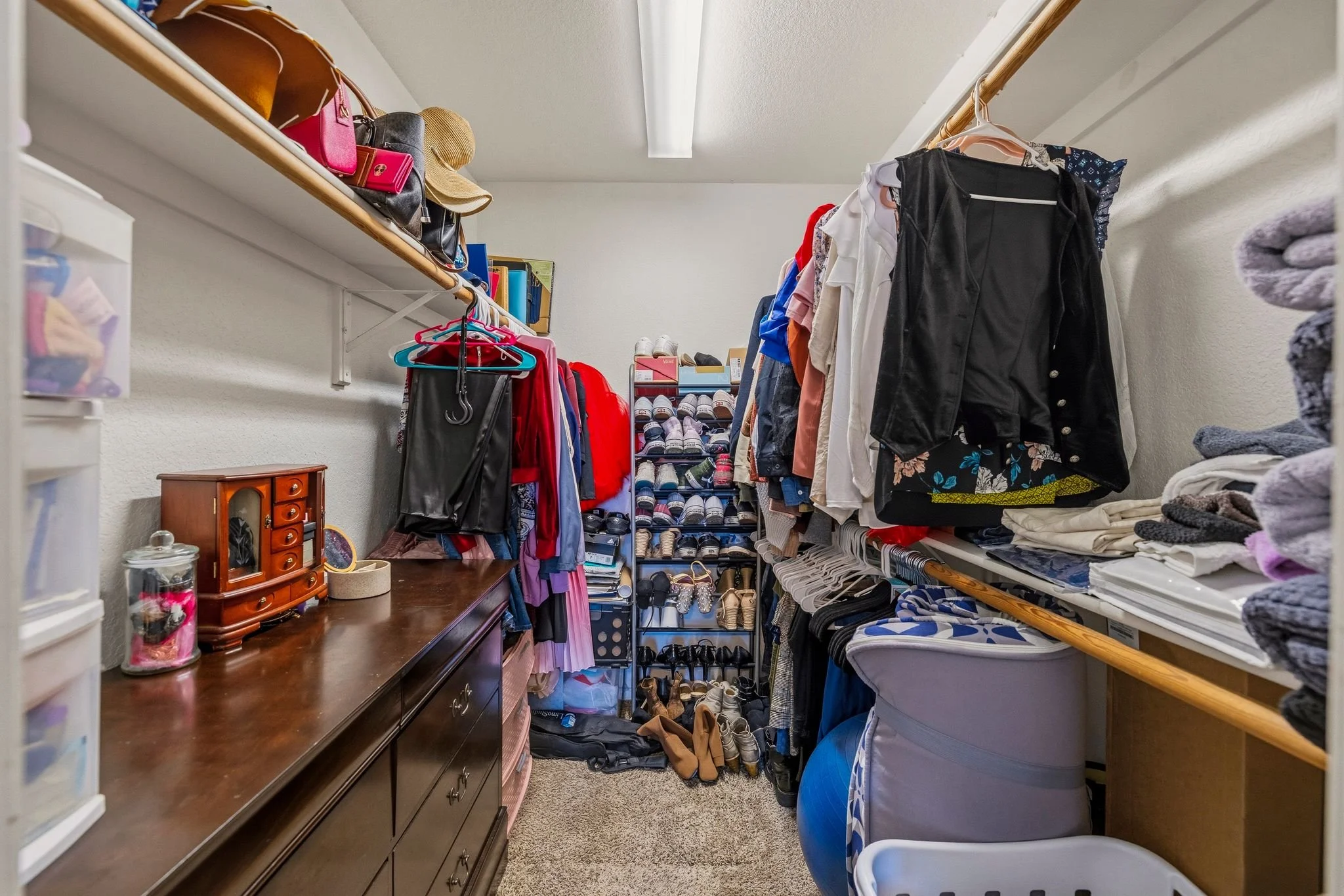 107-Primary Closet.jpg