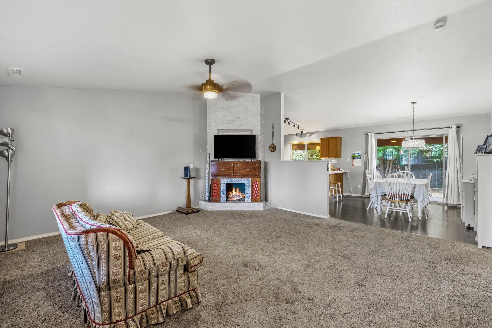 022-Living Room.jpg