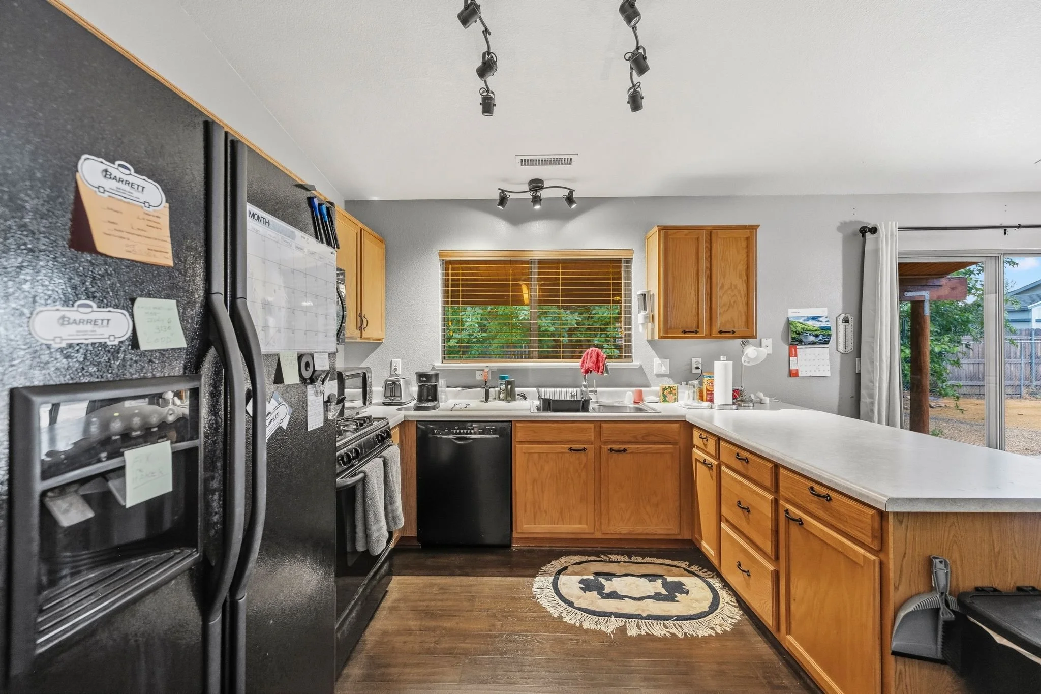 052-Kitchen.jpg