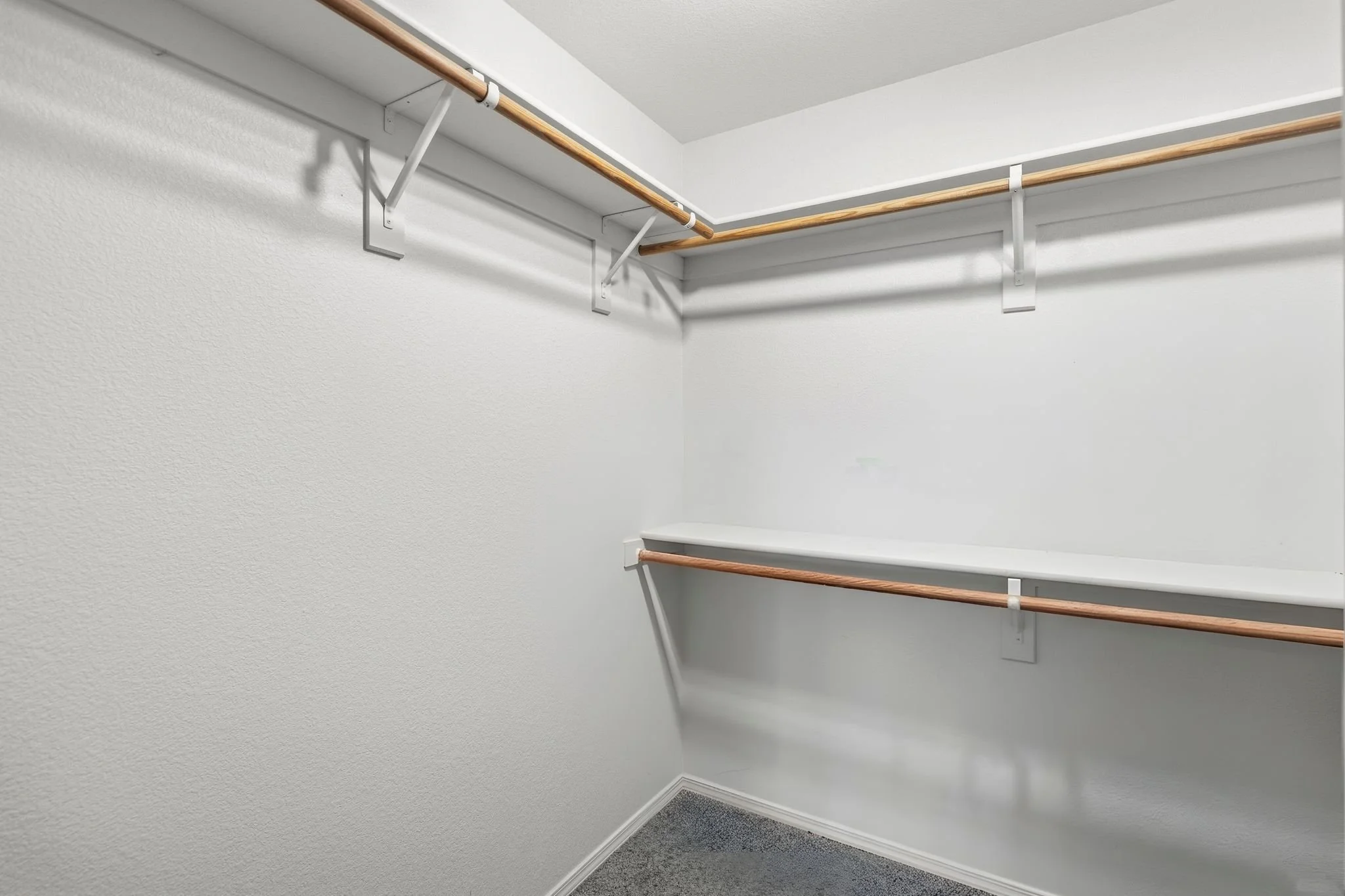 093-Primary Closet.jpg