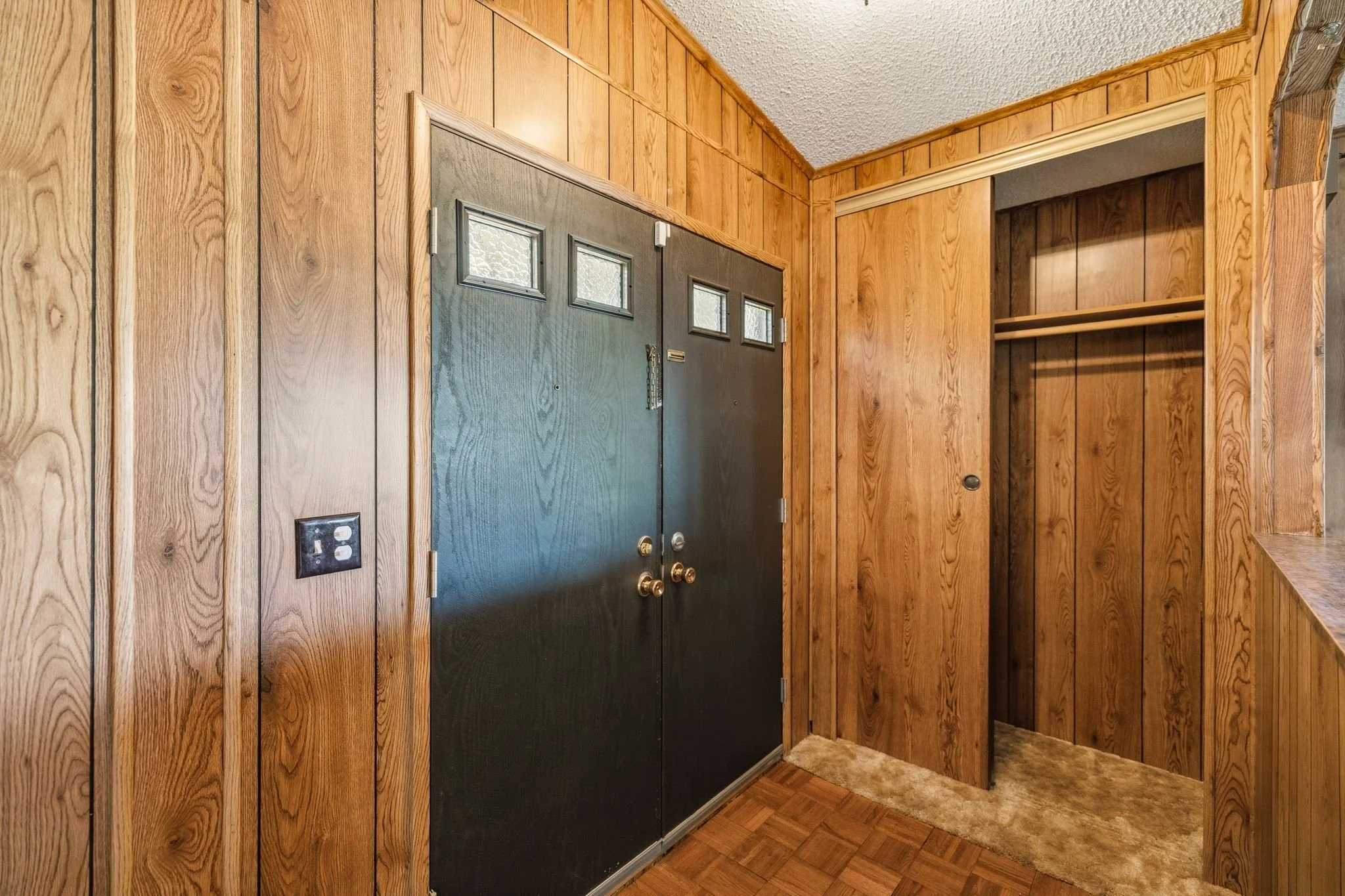 027-Front Entry.jpg
