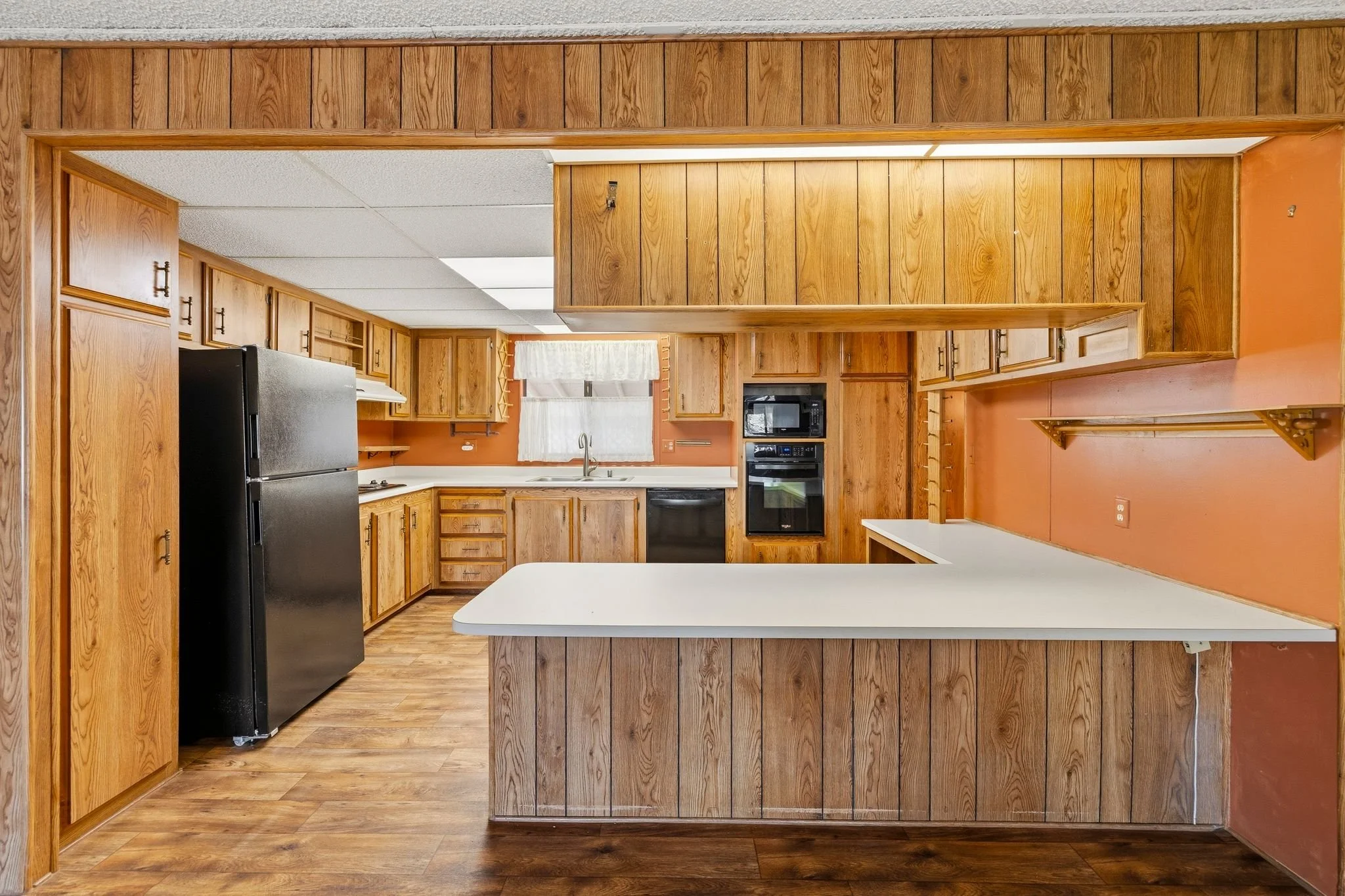 077-Kitchen.jpg