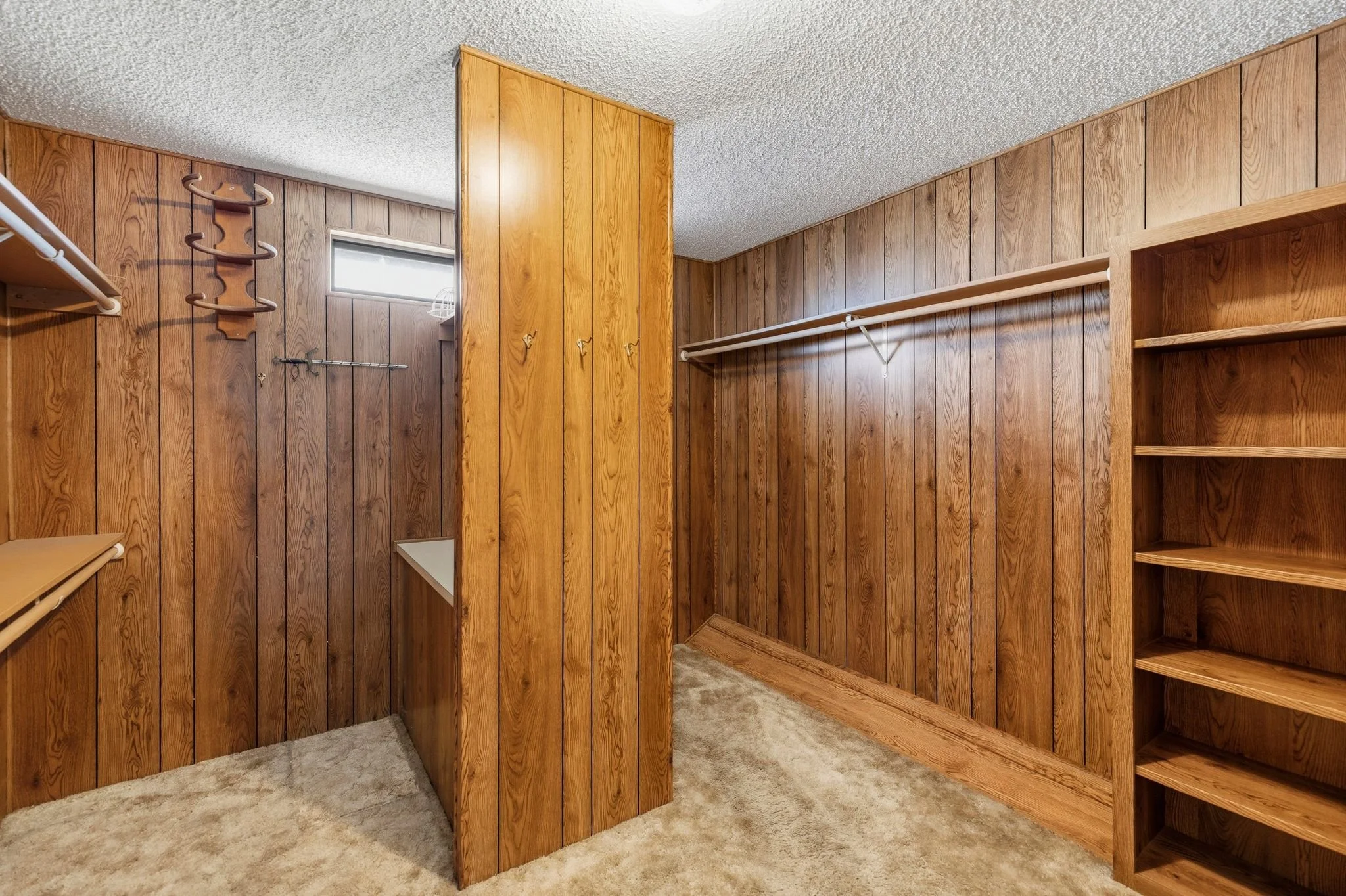 107-Primary Closet.jpg
