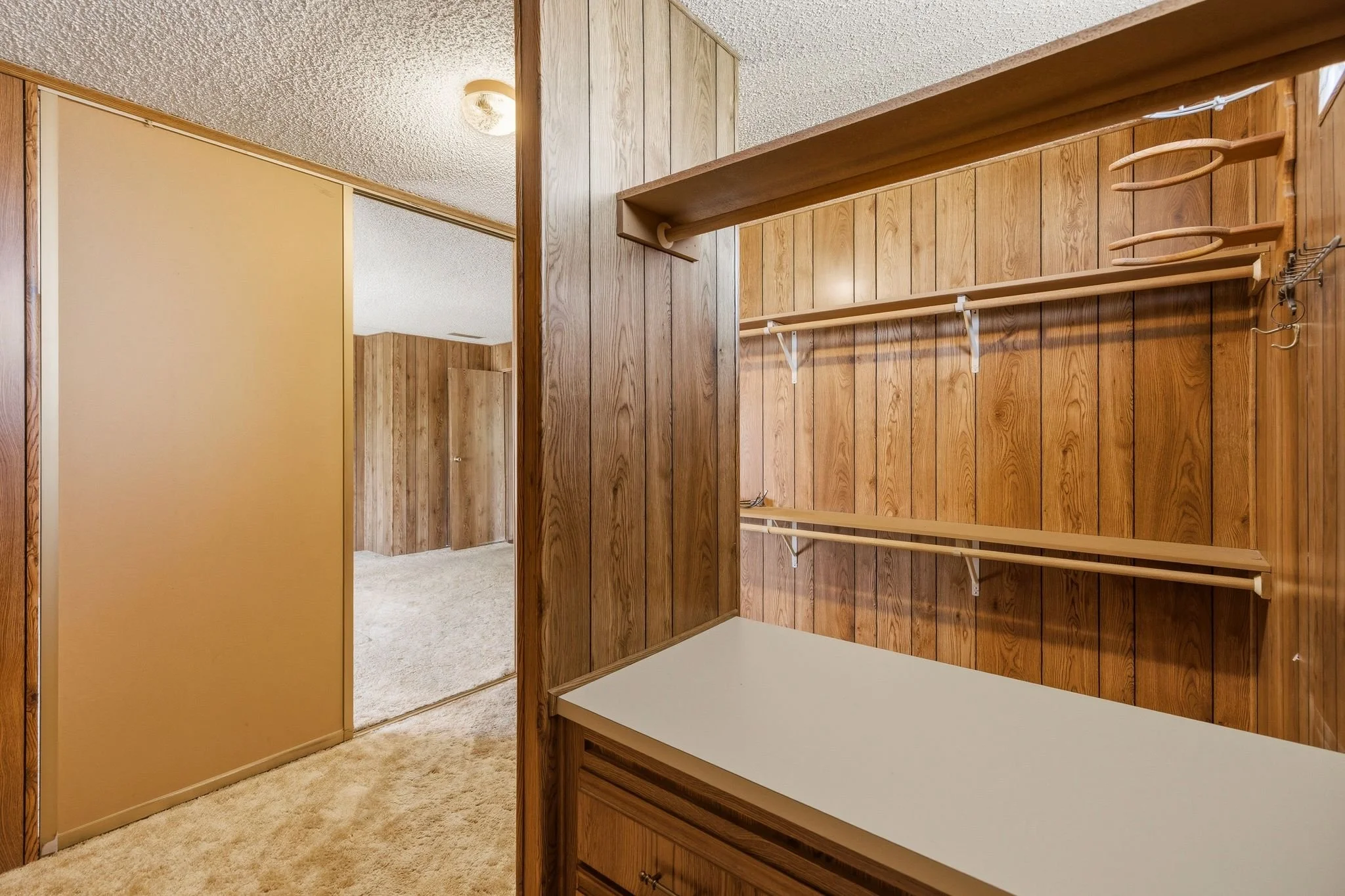 112-Primary Closet.jpg