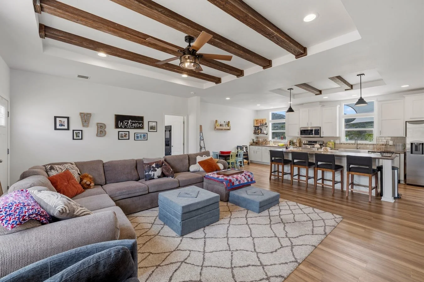 6_mls_027-Living Room.jpg